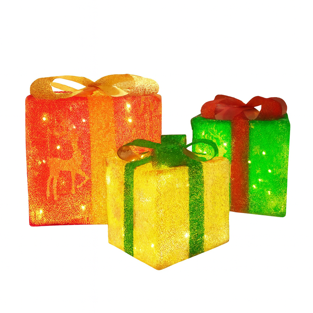 Trzy podświetlane pudełka na prezenty: czerwone z jeleniem, żółte z zielonymi paskami i zielone z czerwoną kokardą, wszystko na białym.