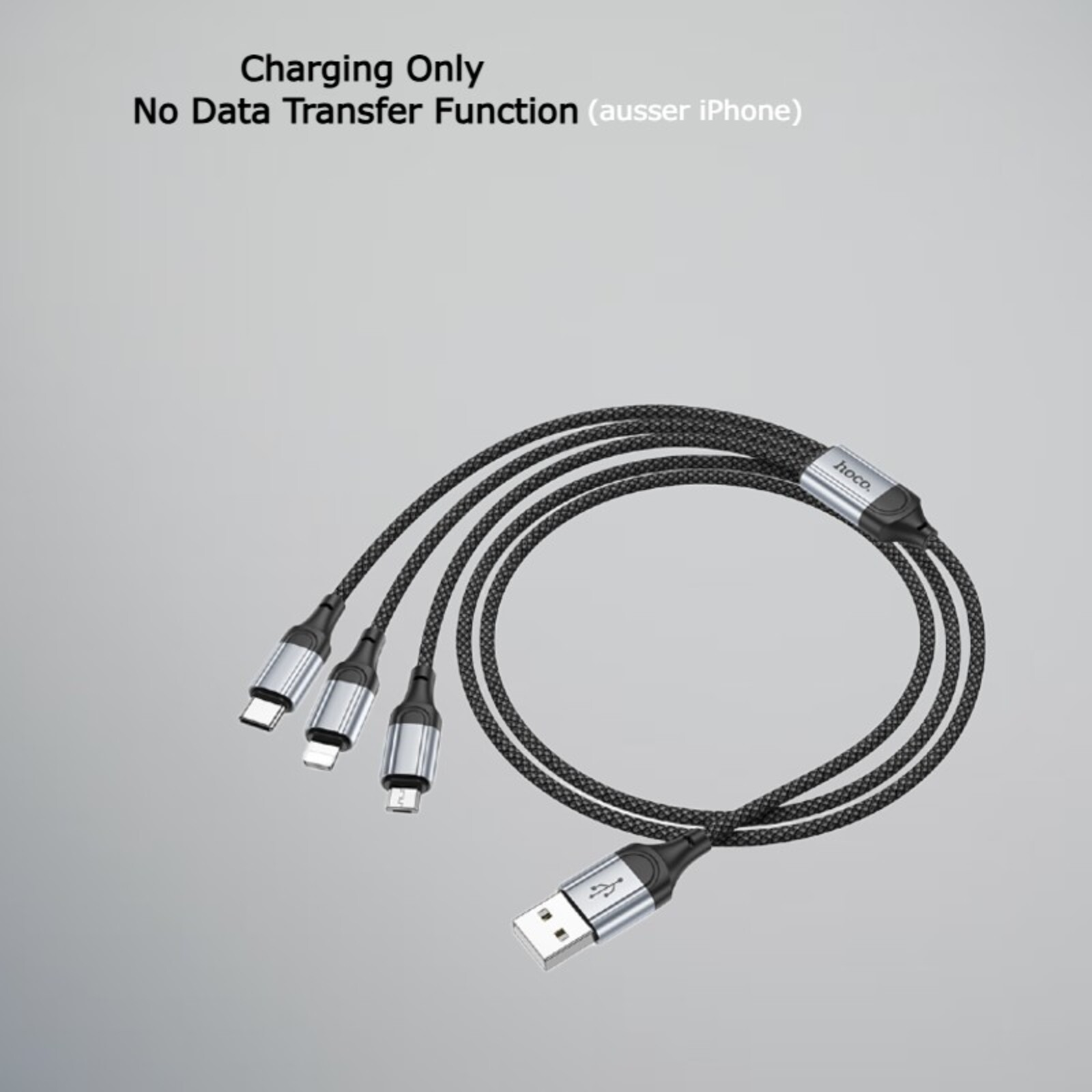 Siyah ve gümüş renkli çoklu şarj kablosu. USB, USB-C, Lightning ve Micro-USB konnektörleri. Gri arka plan.
