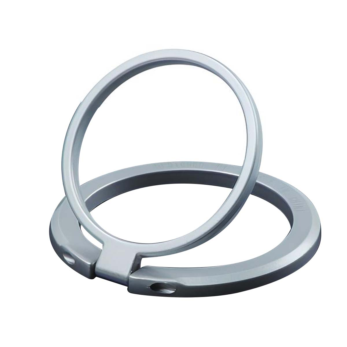 Un anello portatelefono argentato con due parti circolari. Un anello è in posizione verticale, collegato all'altro tramite una cerniera. Sfondo bianco.
