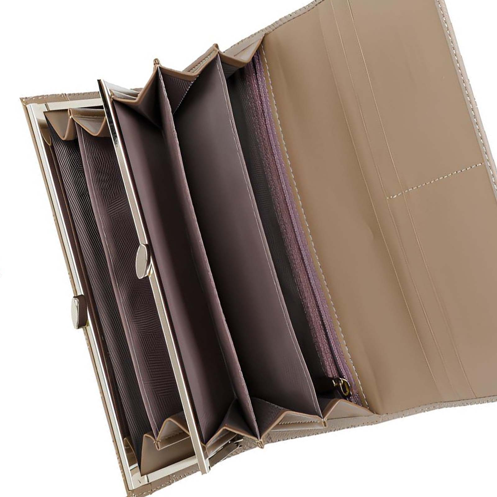 Portafoglio beige aperto con più scomparti. Interno marrone scuro con cerniera. Chiusura in metallo visibile.