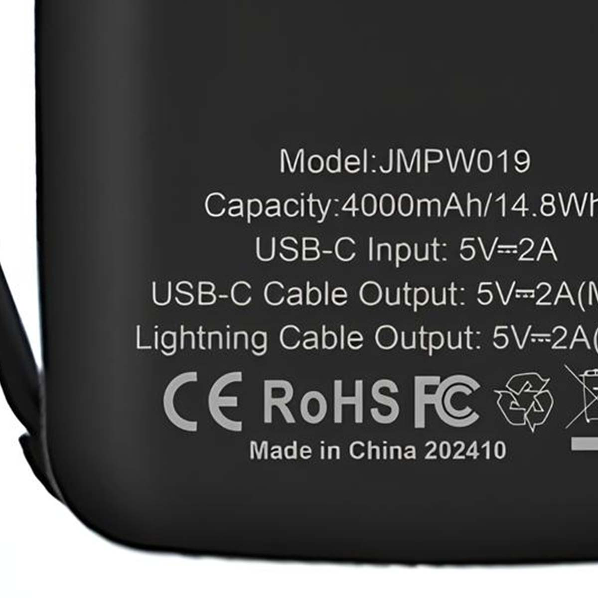 Appareil noir avec texte blanc: modèle, capacité, entrée/sortie USB-C et certifications. Fabriqué en Chine.