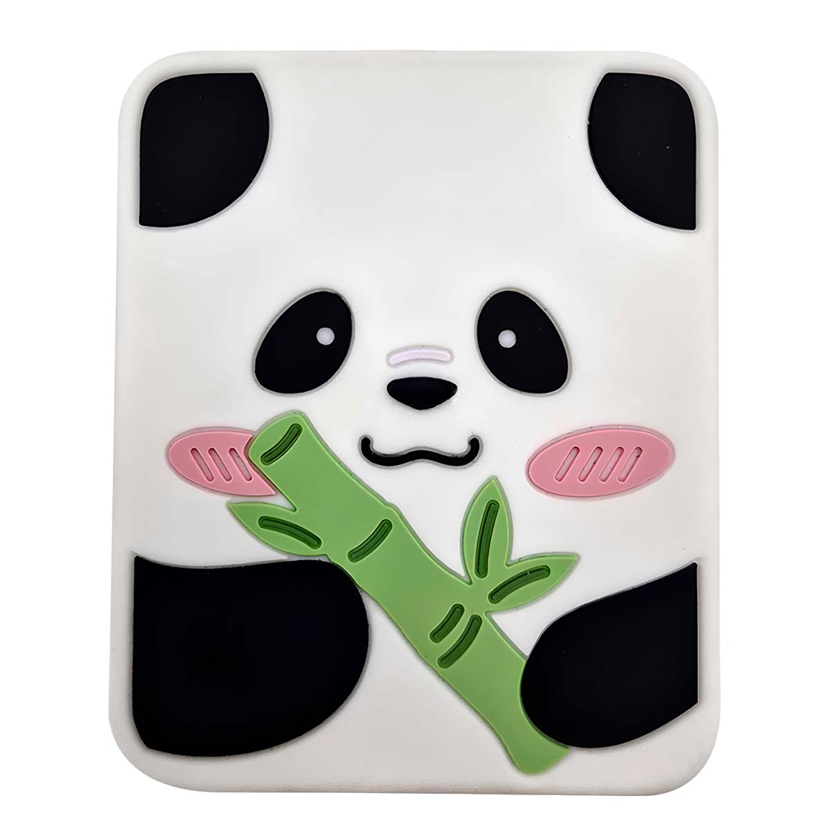 Una cara de panda sobre fondo blanco. Tiene ojos, orejas y manchas negras. Sostiene un bambú verde. Mejillas rosas.