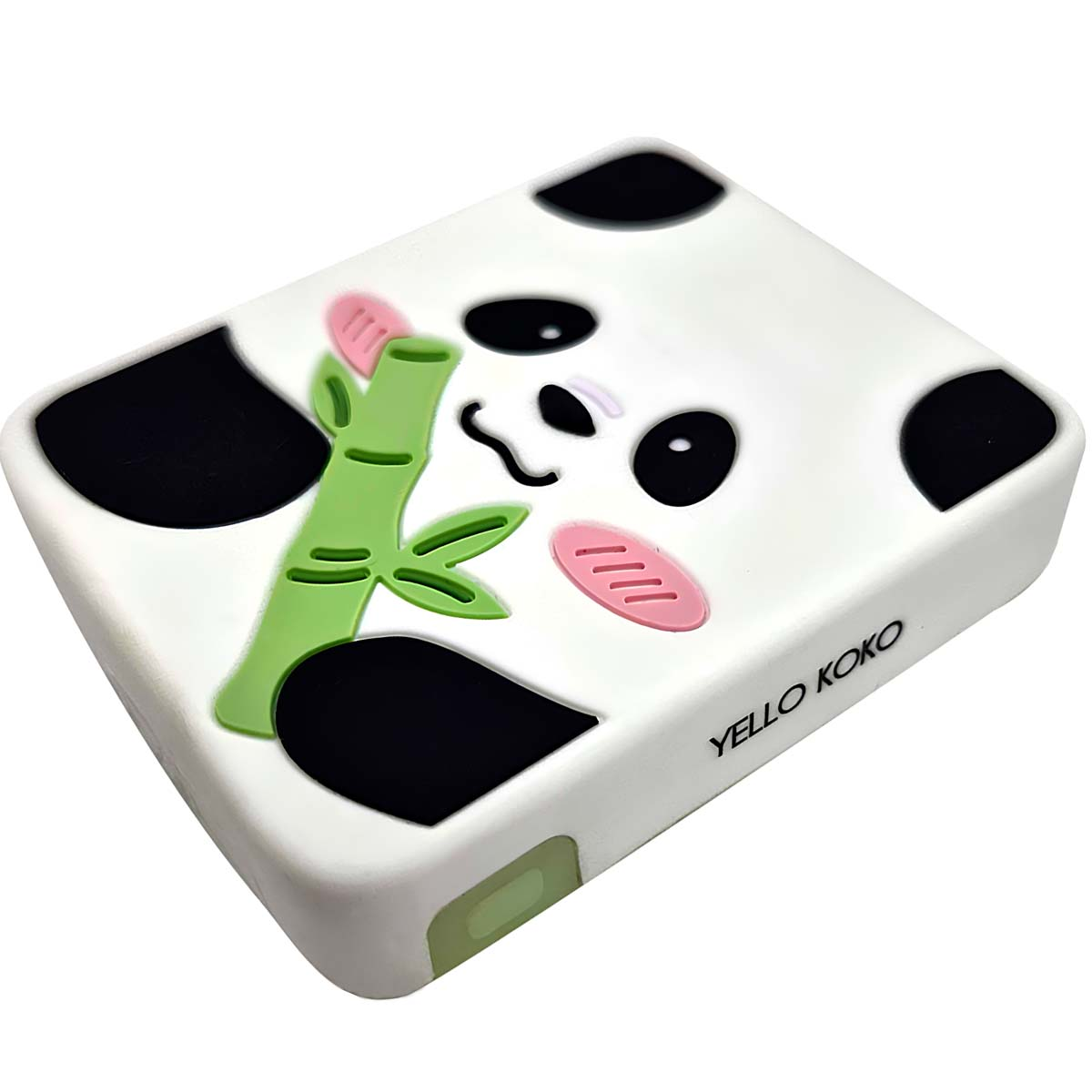 Una caja rectangular blanca con diseño de cara de panda. Tiene manchas negras, ojos y una rama de bambú. Mejillas rosas con líneas verticales.