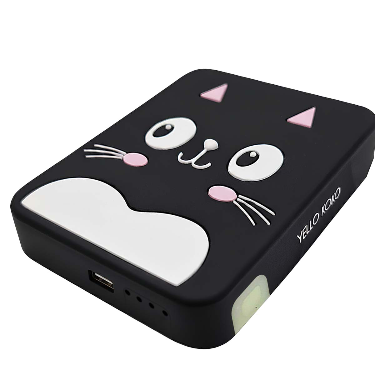Une batterie externe noire avec un design de visage de chat. Il a des yeux blancs, un nez rose, des moustaches et une forme de poitrine blanche. La marque est Yello Koko.