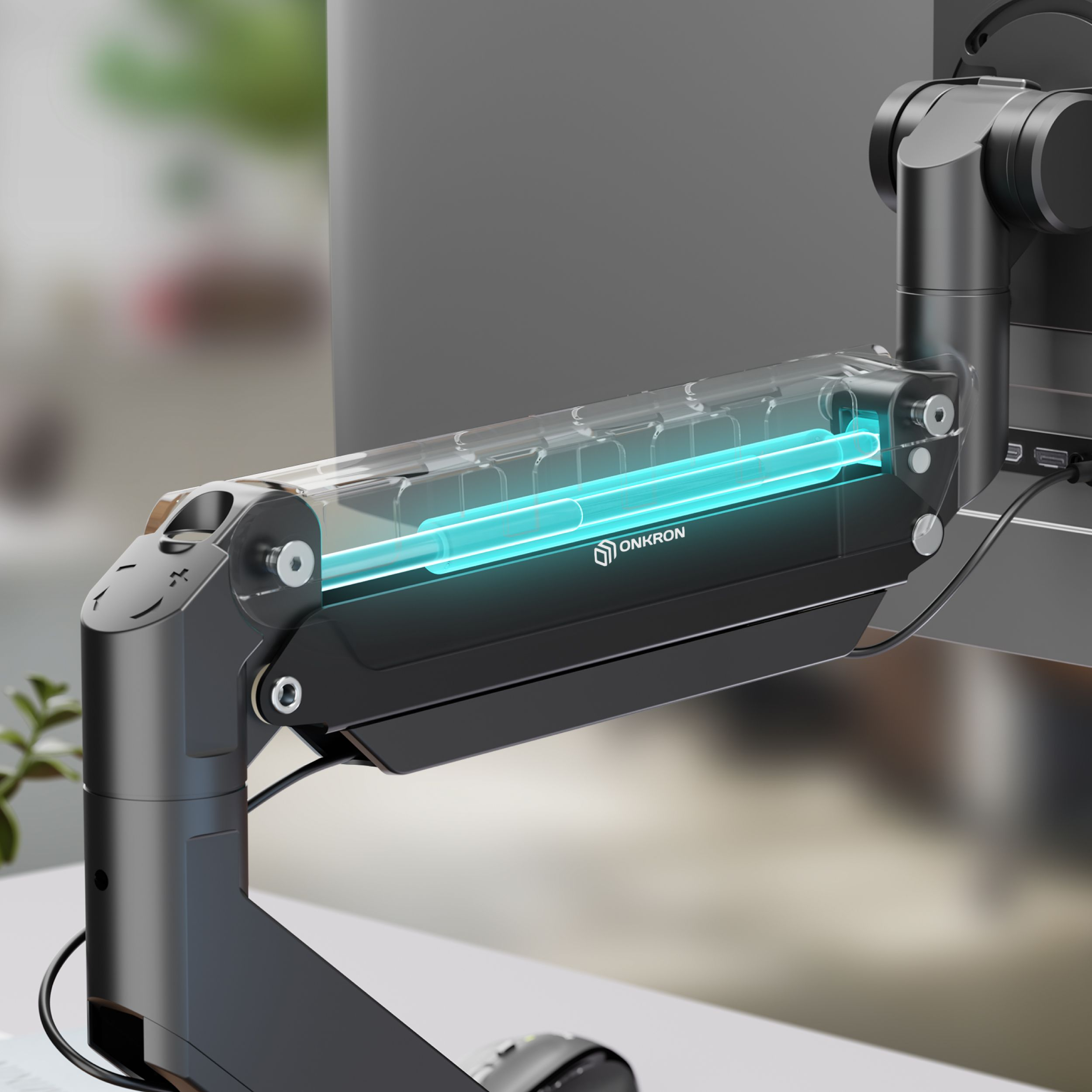 Ramię monitora z niebieskim światłem. Ramię jest czarne, z przezroczystą sekcją. Widoczne jest logo ONKRON.
