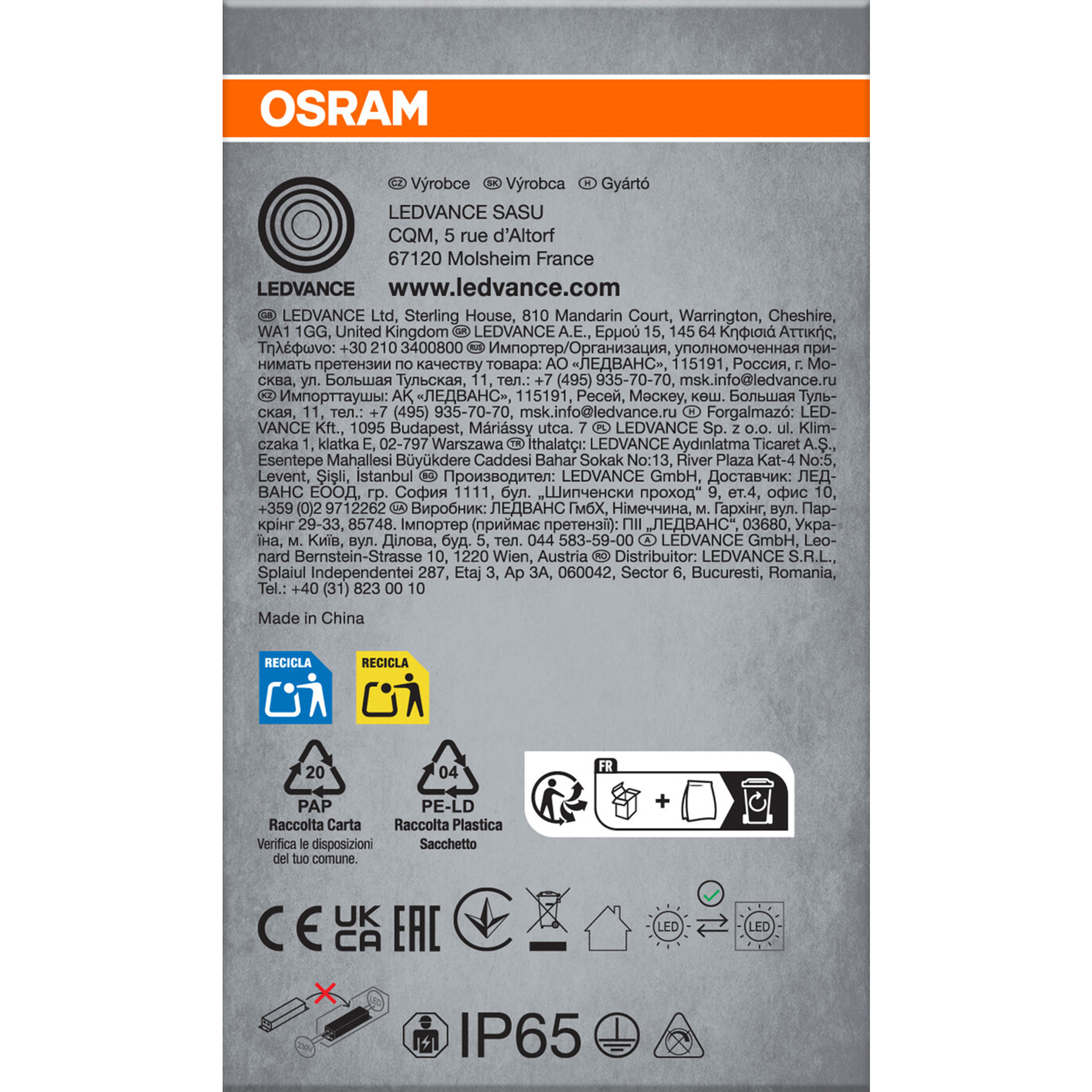 Ein Produktetikett mit Text, Recyclingsymbolen und Markeninformationen. OSRAM- und LEDVANCE-Logos sind sichtbar.