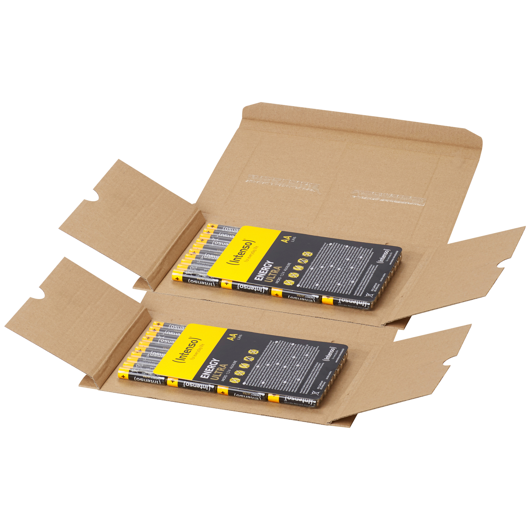 Zwei offene Pappkartons mit AA-Batterien. Jede Schachtel enthält Batterien mit gelb-schwarzer Verpackung. Weißer Hintergrund.