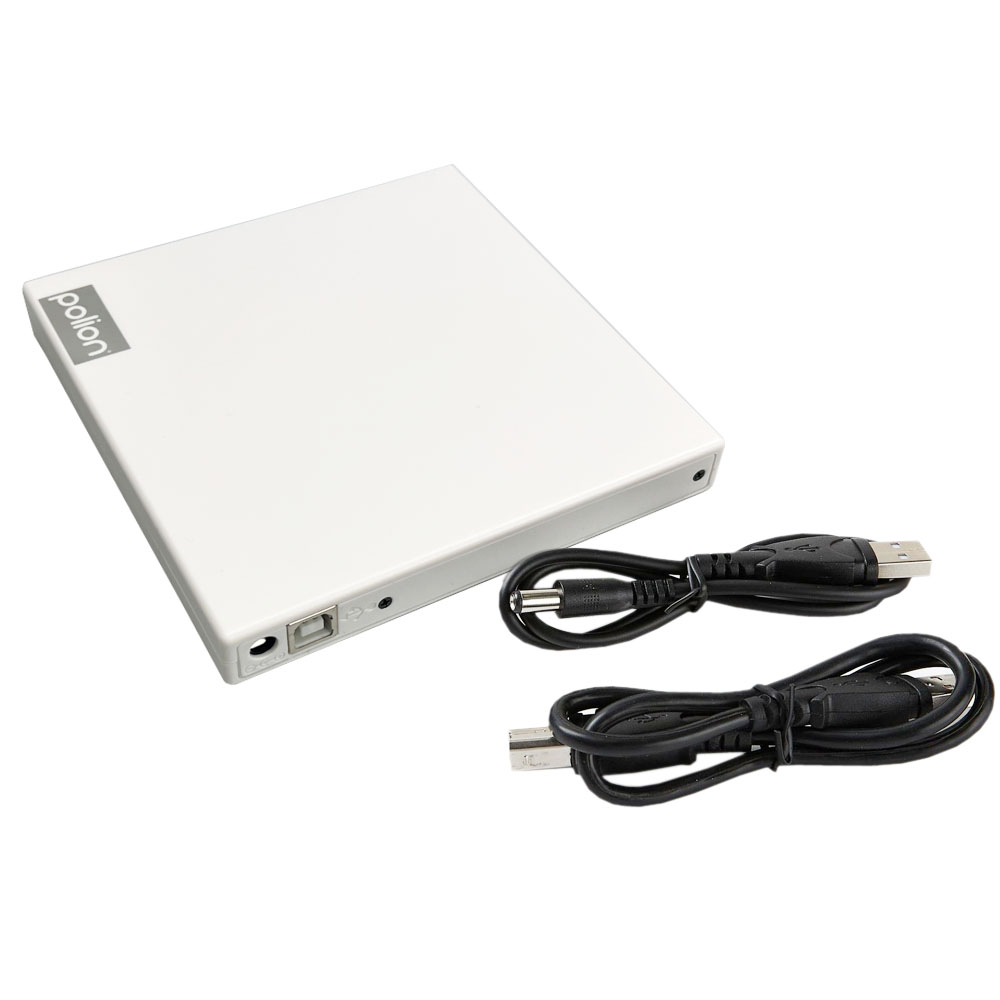 Biały zewnętrzny dysk twardy z dwoma czarnymi kablami USB. Na dysku widnieje napis 'polion'.