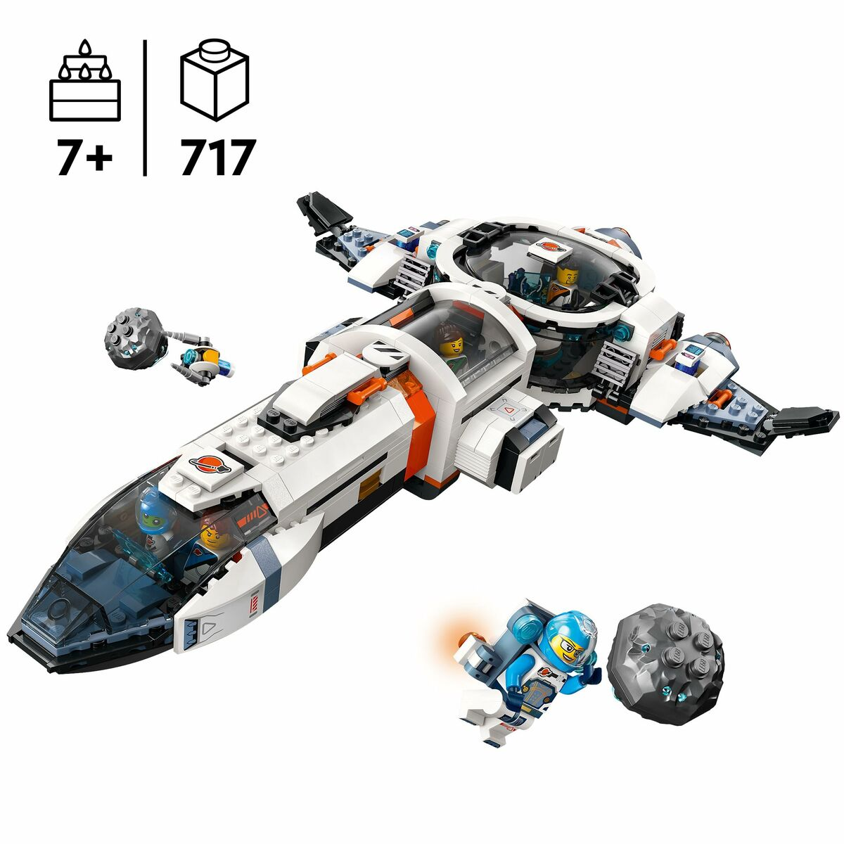 Biało-pomarańczowy statek kosmiczny Lego z figurkami astronautów, skałą kosmiczną i mniejszym statkiem kosmicznym. Wiek 7+ i 717 elementów.