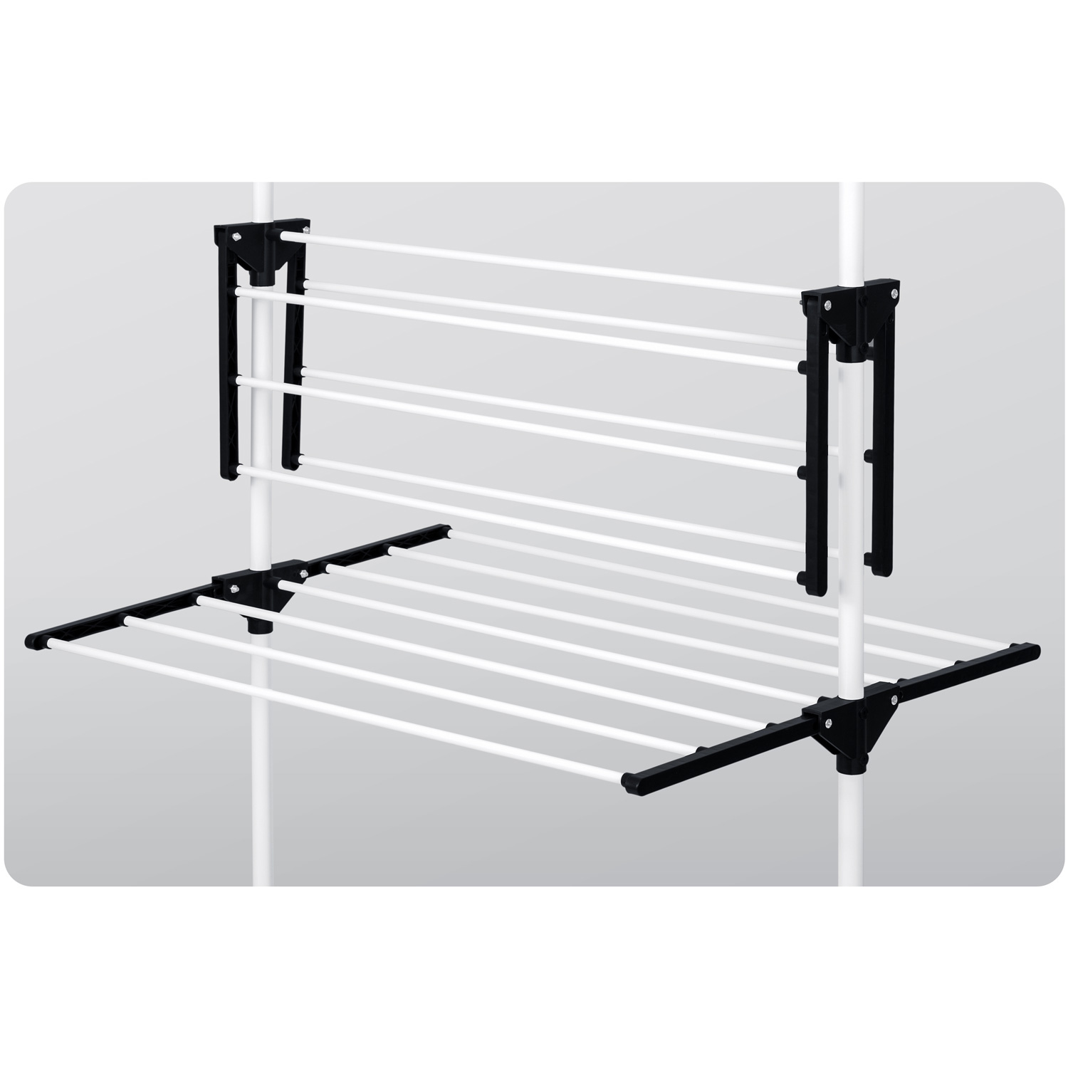 Biały i czarny wieszak na ubrania. Ma dwa poziomy do wieszania ubrań. Tło jest szare.