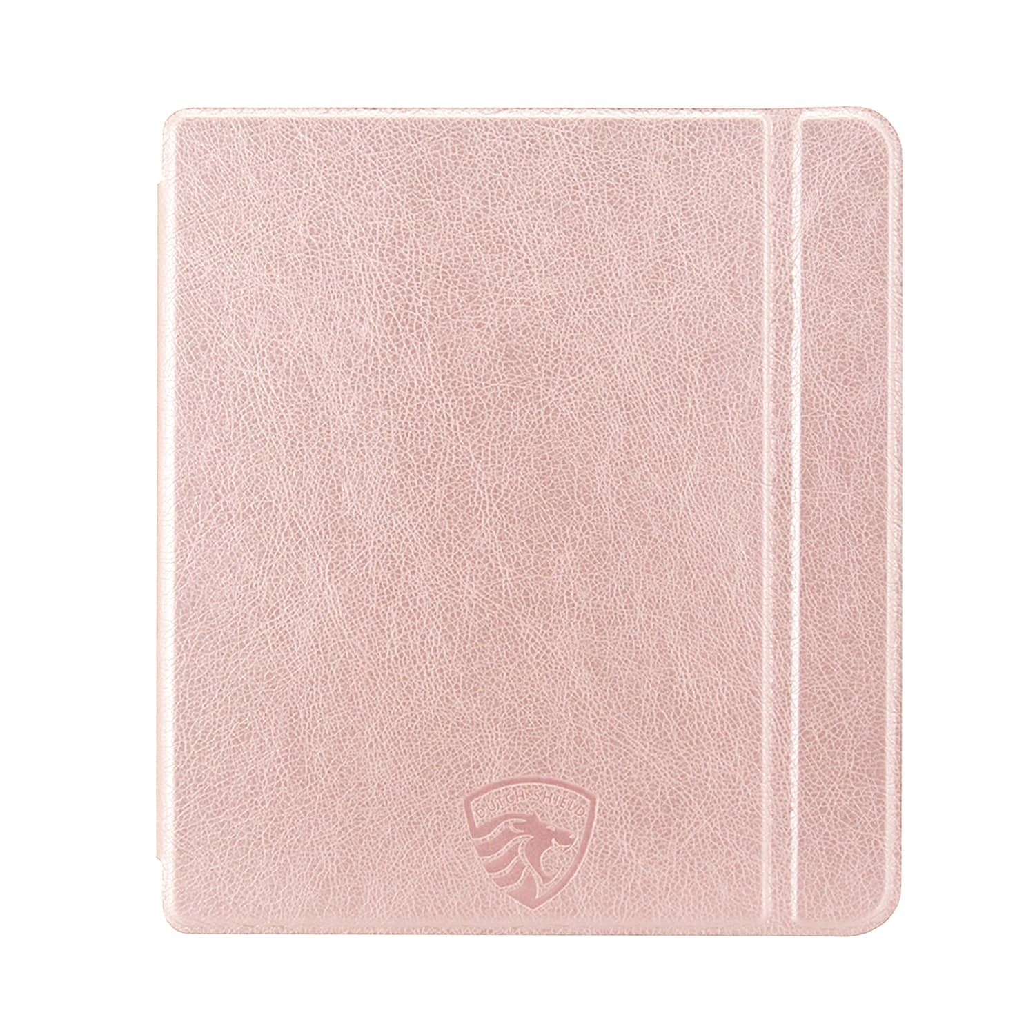 Een roze, getextureerde tablethoes. Het heeft een logo in de rechter benedenhoek en verticale lijnen. De hoes lijkt gesloten.