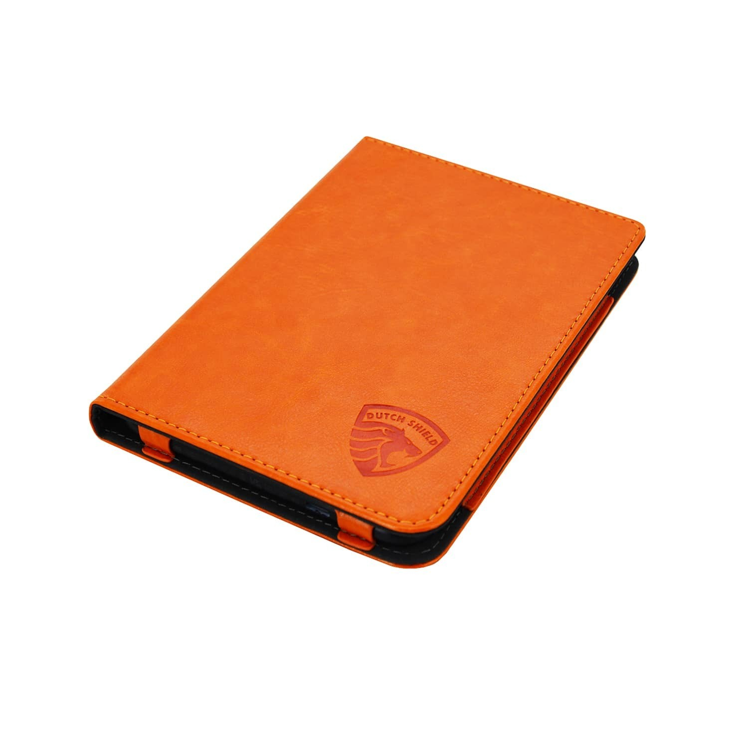 Een oranje tablethoes met een logo, Dutch Shield. De hoes is gesloten met zwarte randen en stiksels. Witte achtergrond.