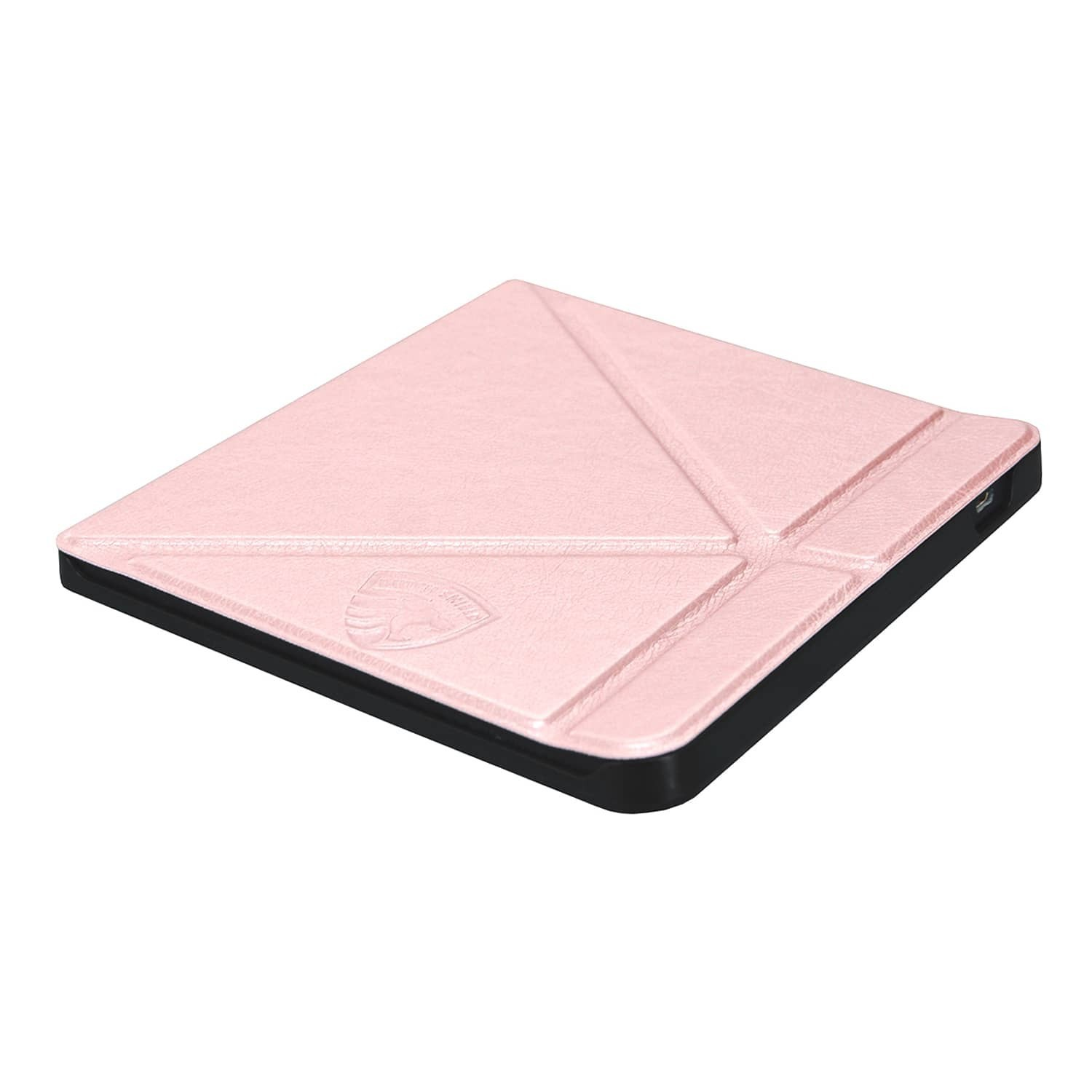Een roze, opgevouwen tablethoes op een witte achtergrond. Het heeft een zwarte rand en een logo aan de voorkant.