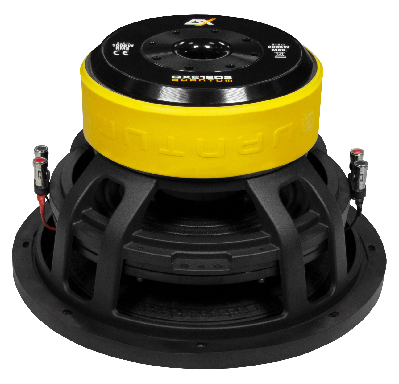 Ein Subwoofer mit schwarzem und gelbem Design. Er hat einen schwarzen Lautsprecher mit gelbem Ring und schwarzem Rahmen.