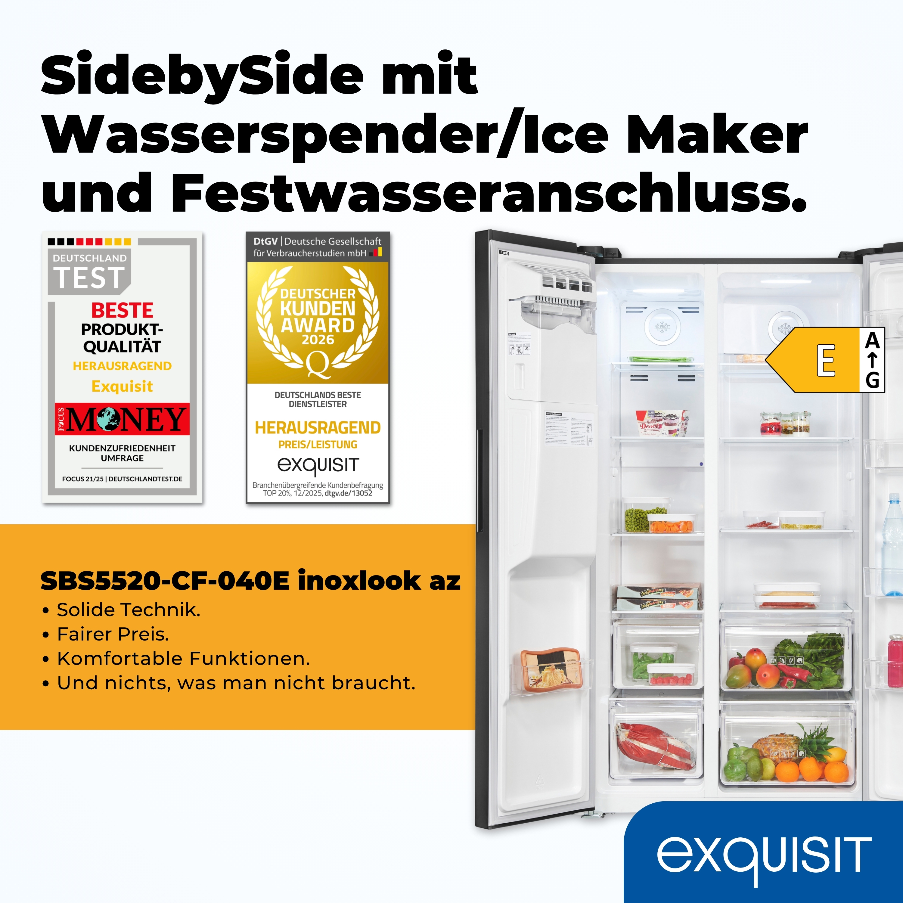 Ein Kühlschrank mit offenen Türen, gefüllt mit Lebensmitteln. Auszeichnungen und Text links. Die Marke ist Exquisit.
