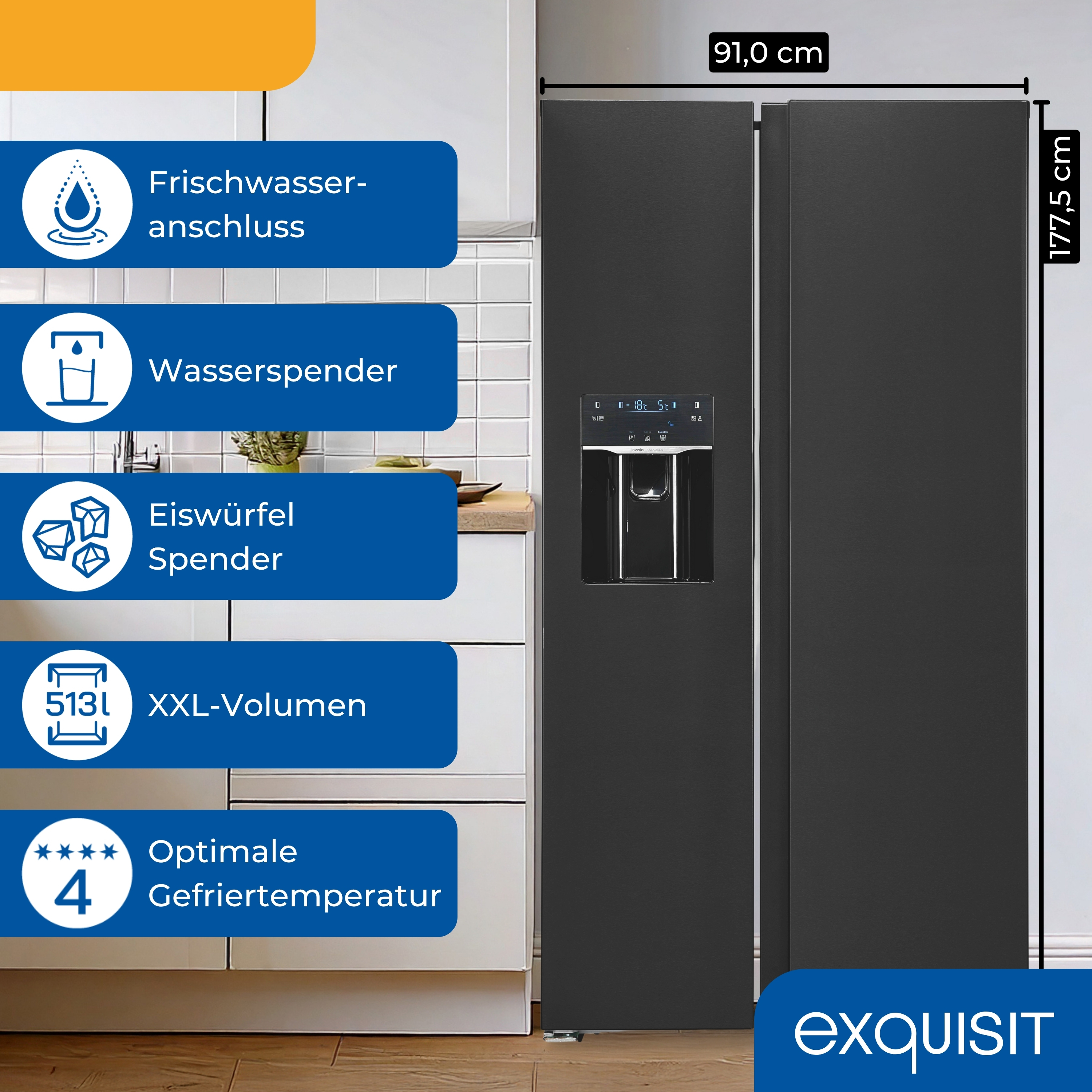 Ein schwarzer Kühlschrank steht vor einer weißen Wand. Er hat Wasser- und Eisspender. Abmessungen werden angezeigt.