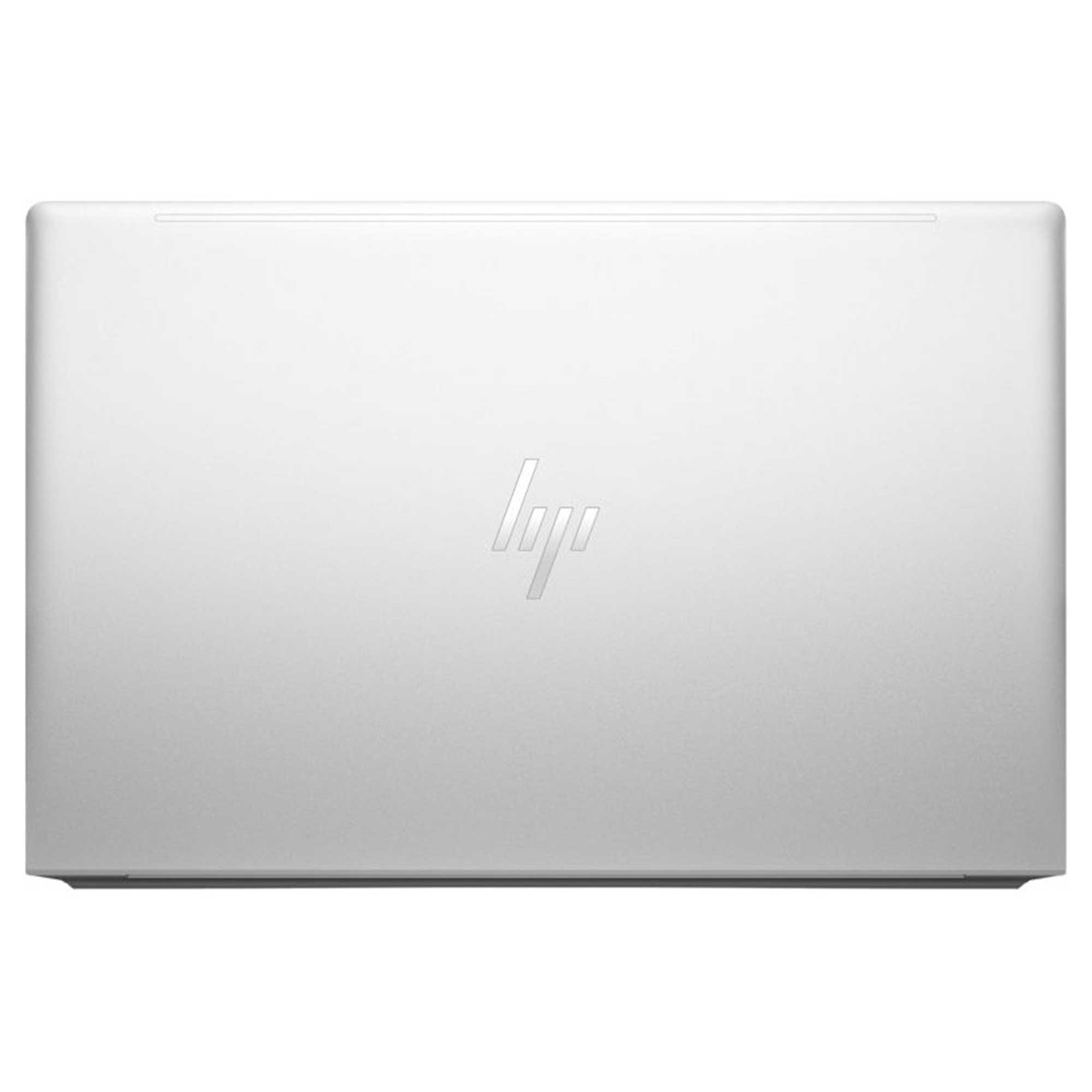 Ortasında HP logosu bulunan kapalı, gümüş renkli bir dizüstü bilgisayar. Dizüstü bilgisayar beyaz bir arka plan üzerinde.