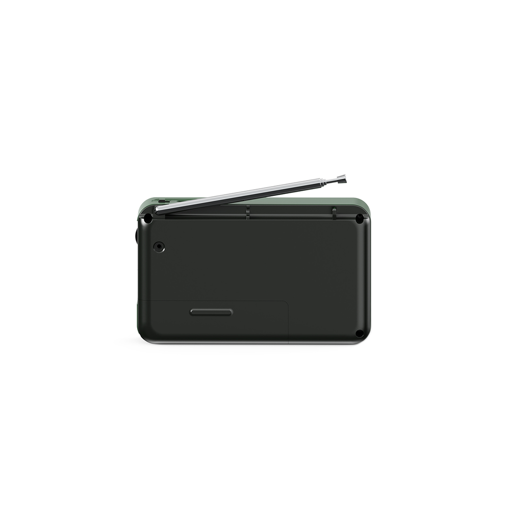 Ciemnozielone radio z wysuniętą srebrną anteną. Radio ma prostokątny kształt z zaokrąglonymi rogami.