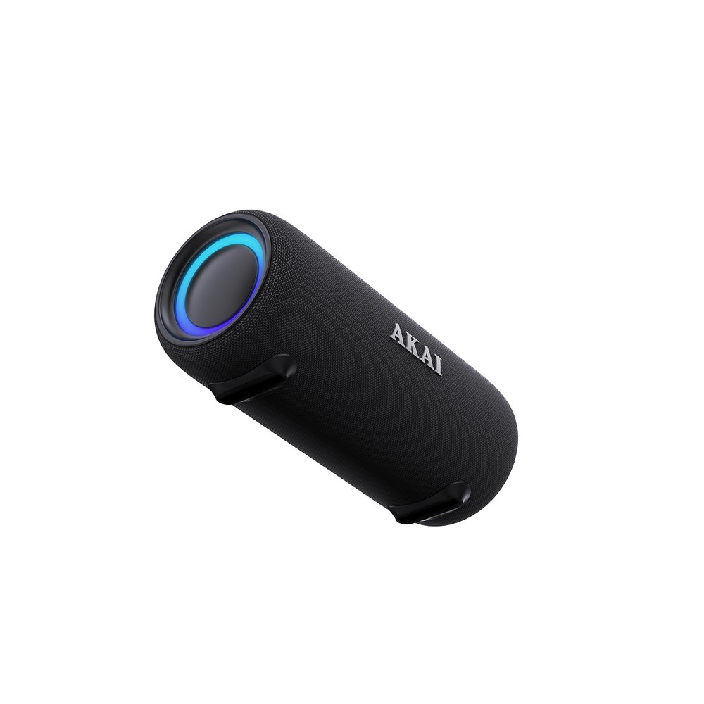 Czarny głośnik Akai z niebieskim pierścieniem świetlnym na końcu. Głośnik jest cylindryczny i ma dwa czarne uchwyty.