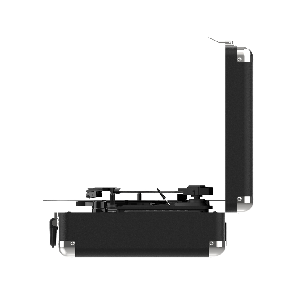 Czarny gramofon jest otwarty, pokazując talerz z igłą i częściowo otwartą pokrywą. Widoczne są srebrne akcenty.