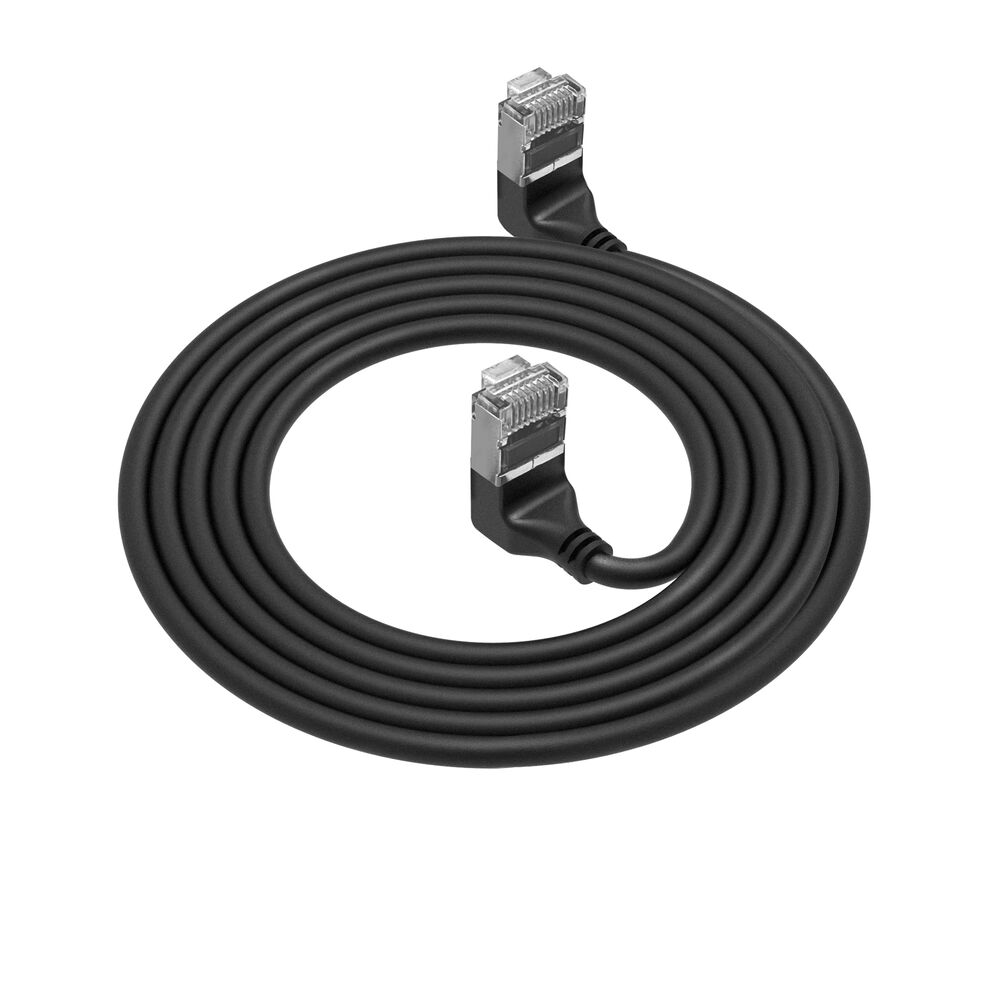 Schwarzes Ethernet-Kabel auf weißem Hintergrund. Zwei RJ45-Stecker sind sichtbar.