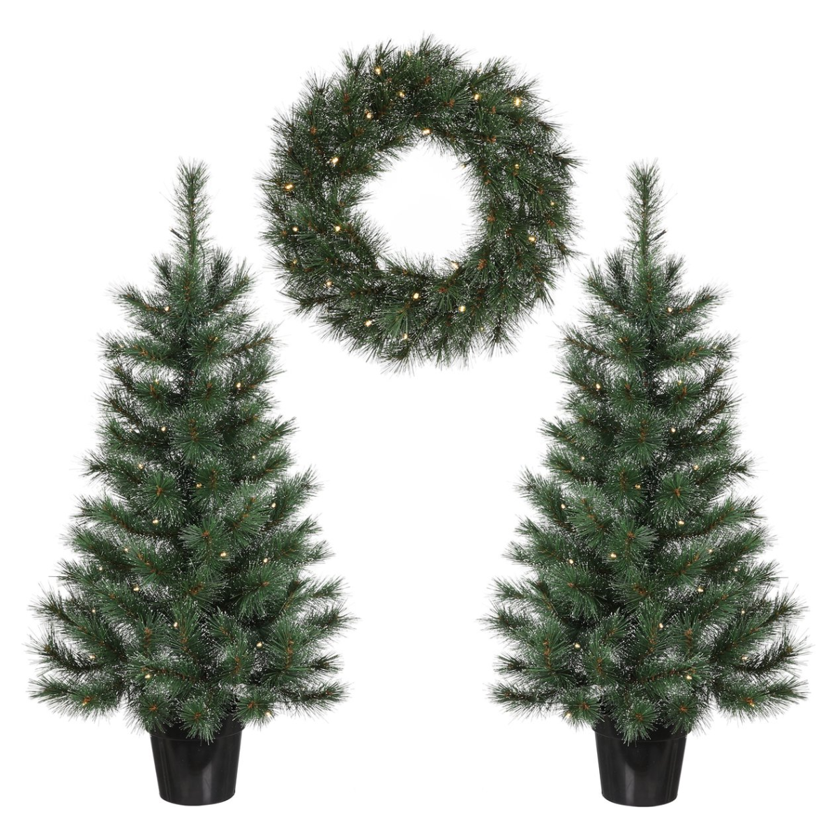 Trois décorations de Noël : une couronne et deux petits sapins. Le tout est vert avec de petites lumières, sur fond blanc.