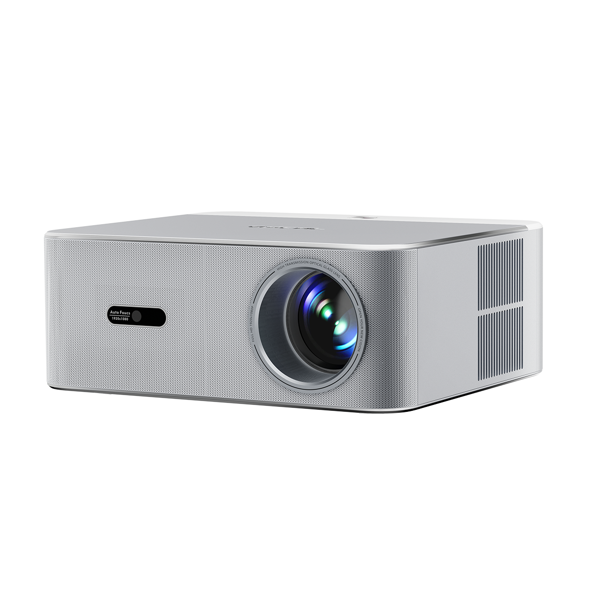 Een zilveren projector met een grote lens. Het heeft een geperforeerde voor- en zijkant met ventilatieroosters. De lens toont blauw licht.