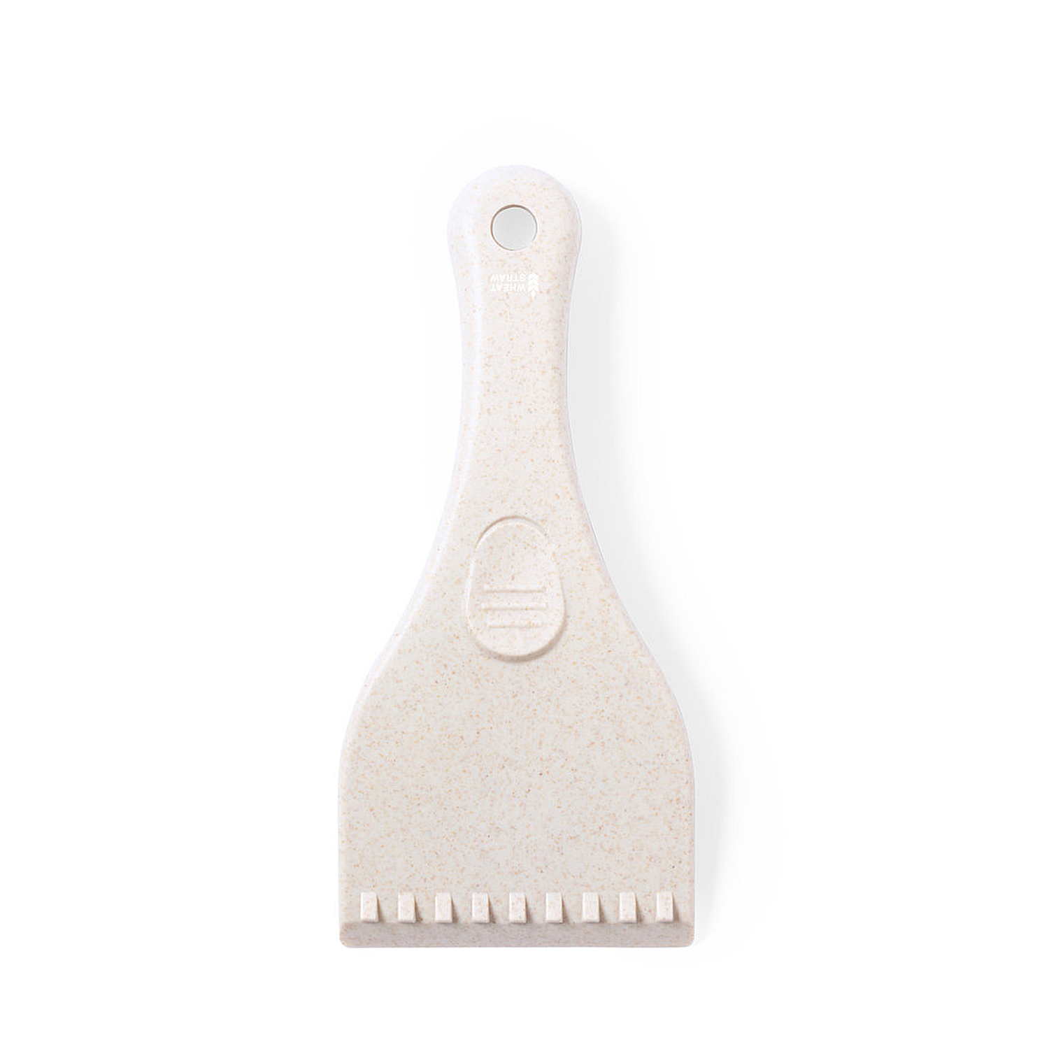 Un raspador de hielo de plástico beige. Tiene un mango con un agujero, una cabeza ancha con una fila de dientes y una superficie texturizada.