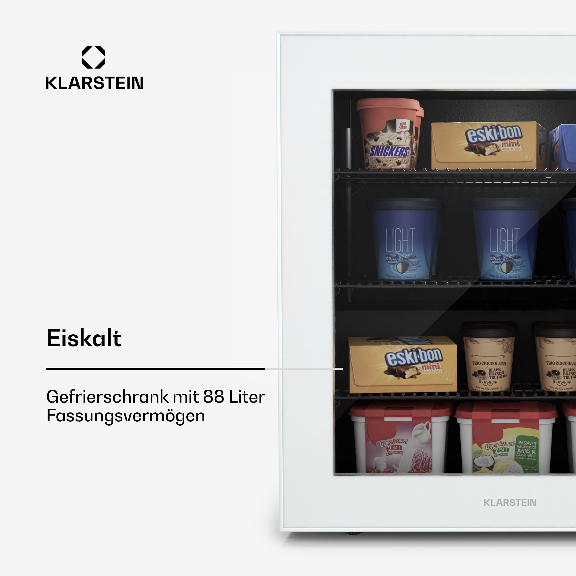 Un congelatore per gelati Klarstein bianco. All'interno sono visibili vari contenitori e scatole di gelato.