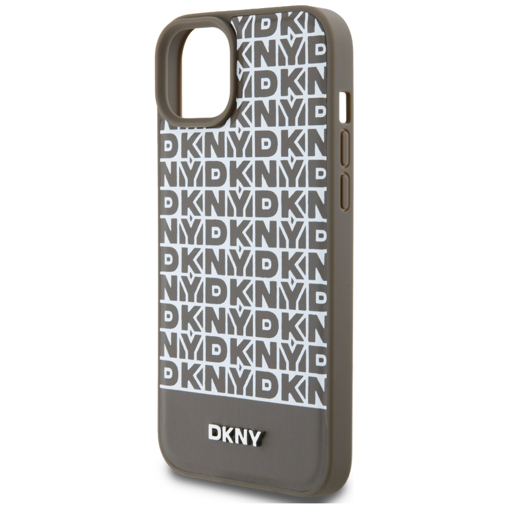 Una custodia per telefono con logo DKNY. La custodia è marrone con il logo DKNY ripetuto in bianco. La parte inferiore ha un logo DKNY.