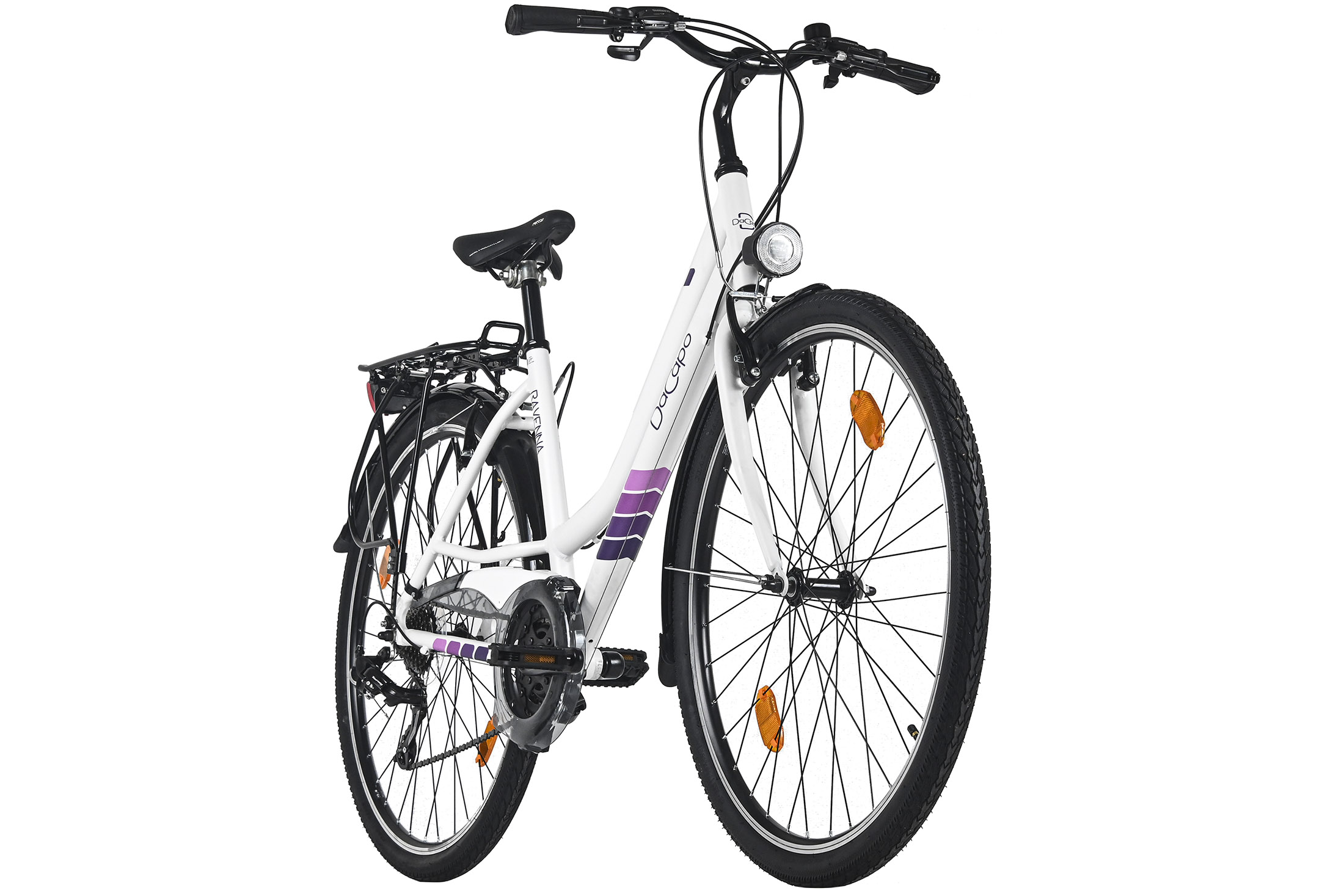 Weißes Fahrrad mit schwarzen Reifen und Akzenten. Lila und schwarze Details. Scheinwerfer und Reflektoren sind sichtbar. Isoliert auf weißem Hintergrund.