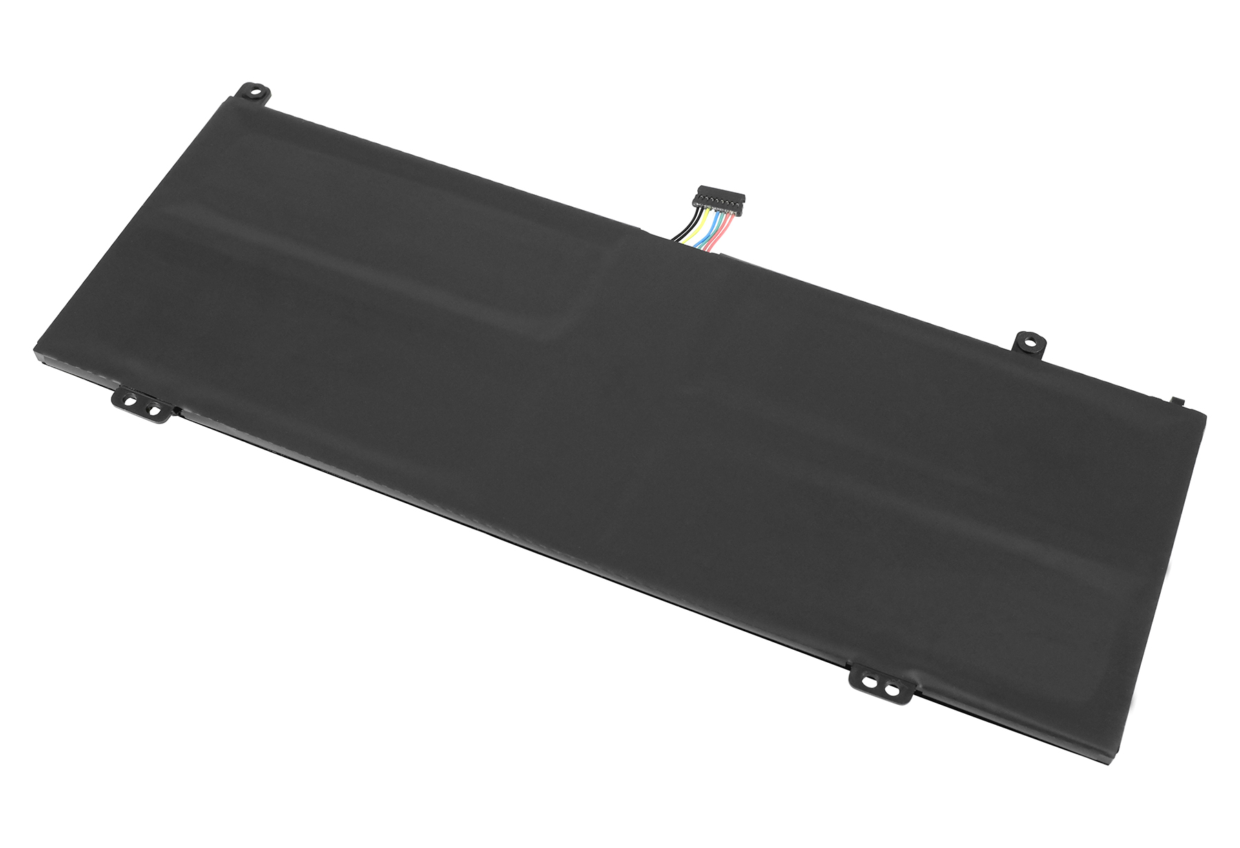 Schwarzer Laptop-Akku mit Stecker und Kabeln. Der Akku ist rechteckig mit Befestigungslöchern. Weißer Hintergrund.
