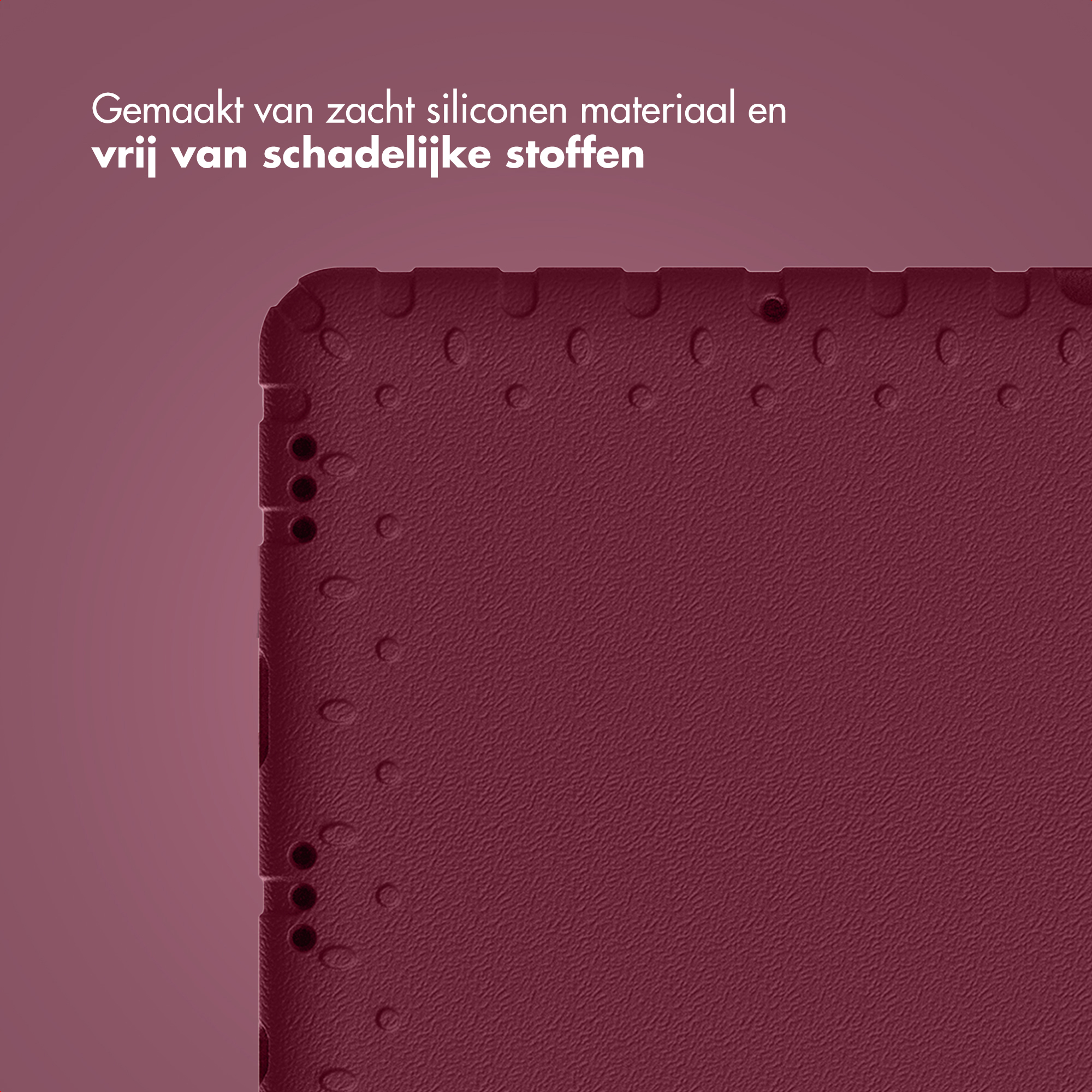 Close-up van een getextureerd, bordeauxrood oppervlak met cirkelvormige inkepingen en tekst bovenaan.
