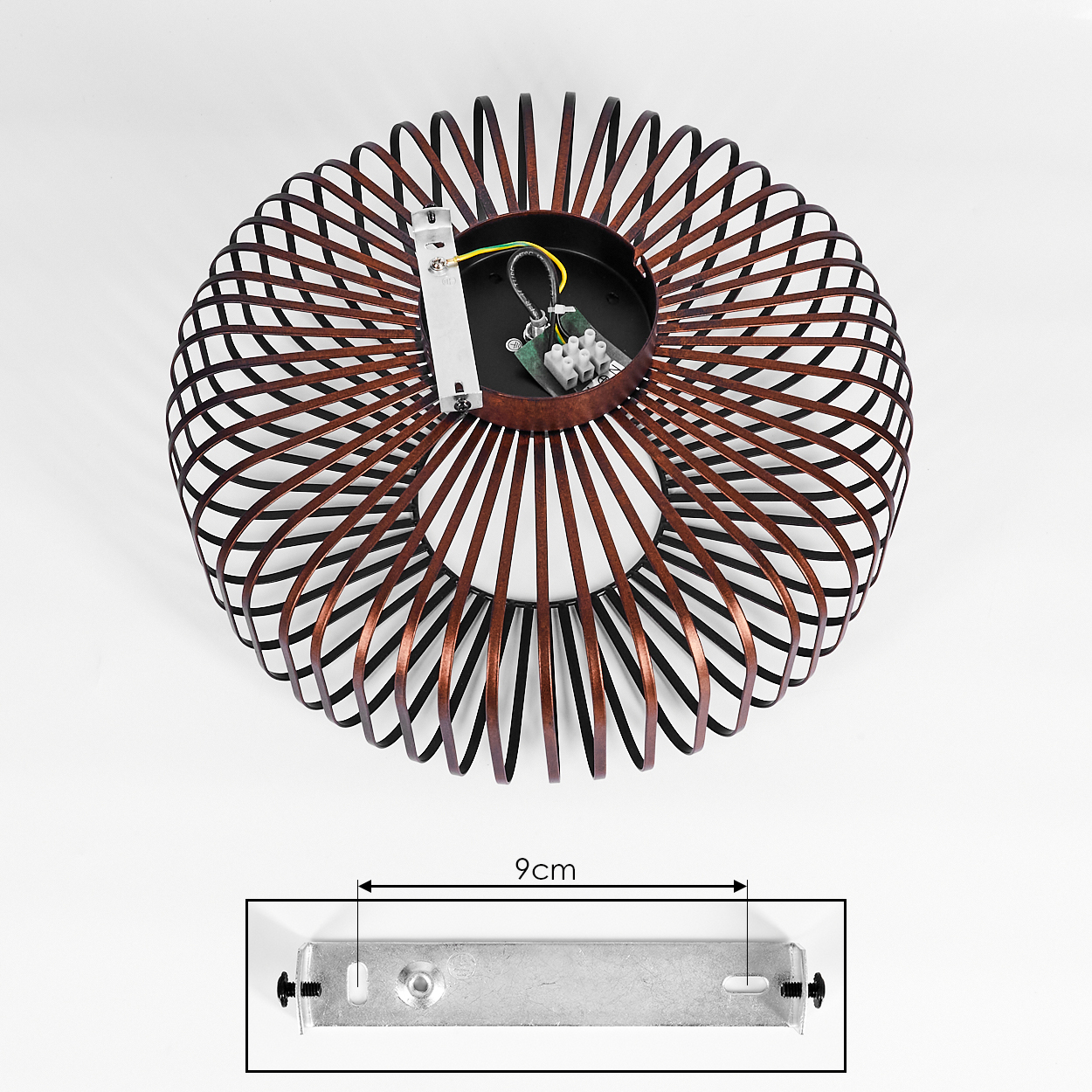 Dekorative Deckenlampe mit kupferfarbenem Metallrahmen. Es hat ein kreisförmiges Käfigdesign. Unten ist eine Metallhalterung abgebildet.