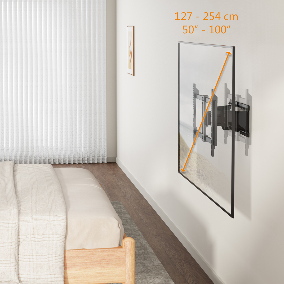 Ein Schlafzimmer mit Bett und montiertem Fernseher. Der Fernseher hat einen orangefarbenen Pfeil, der die Größe anzeigt.