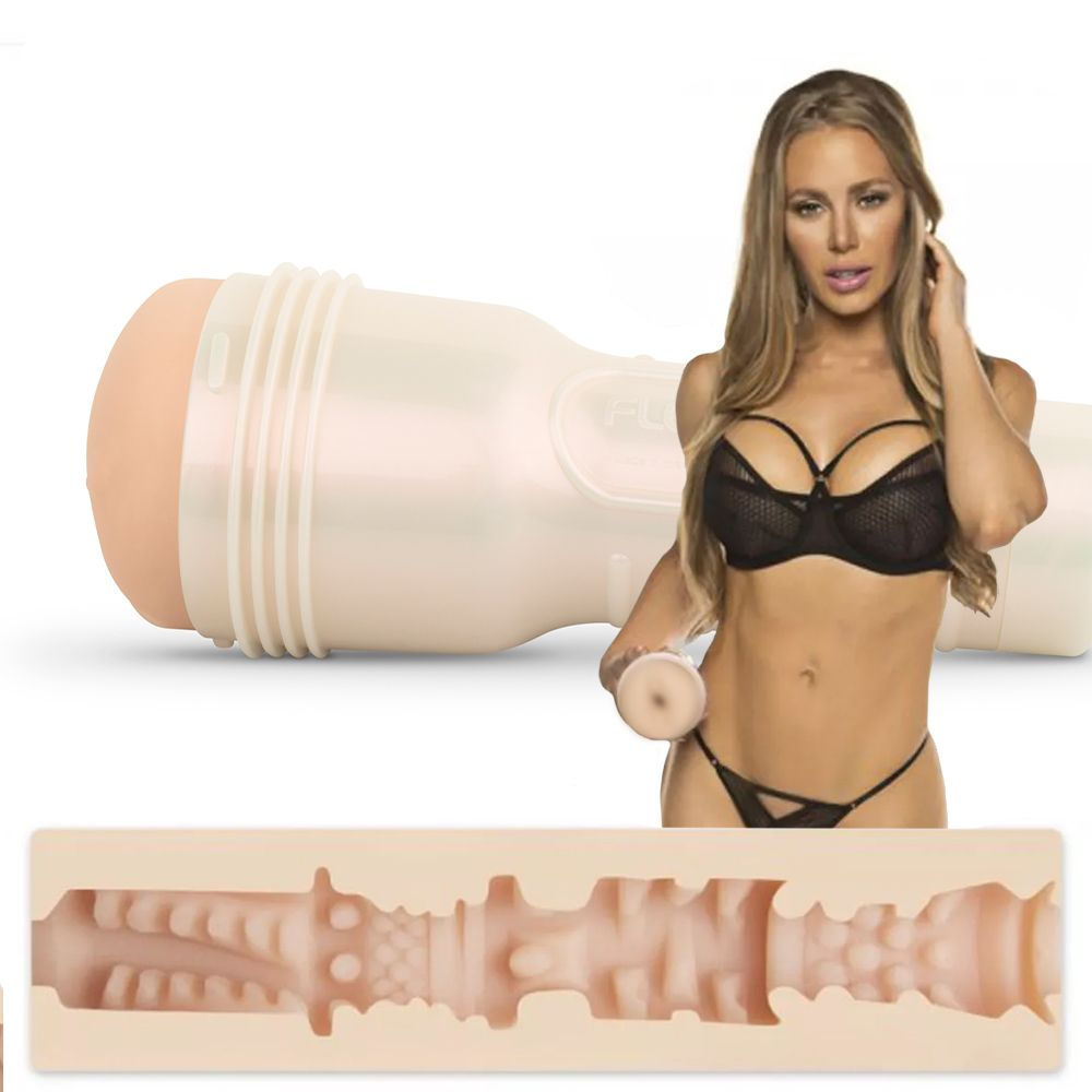 Eine Frau in Dessous hält ein Sexspielzeug, darunter ist ein Querschnitt des Spielzeugs abgebildet. Der Hintergrund ist weiß.