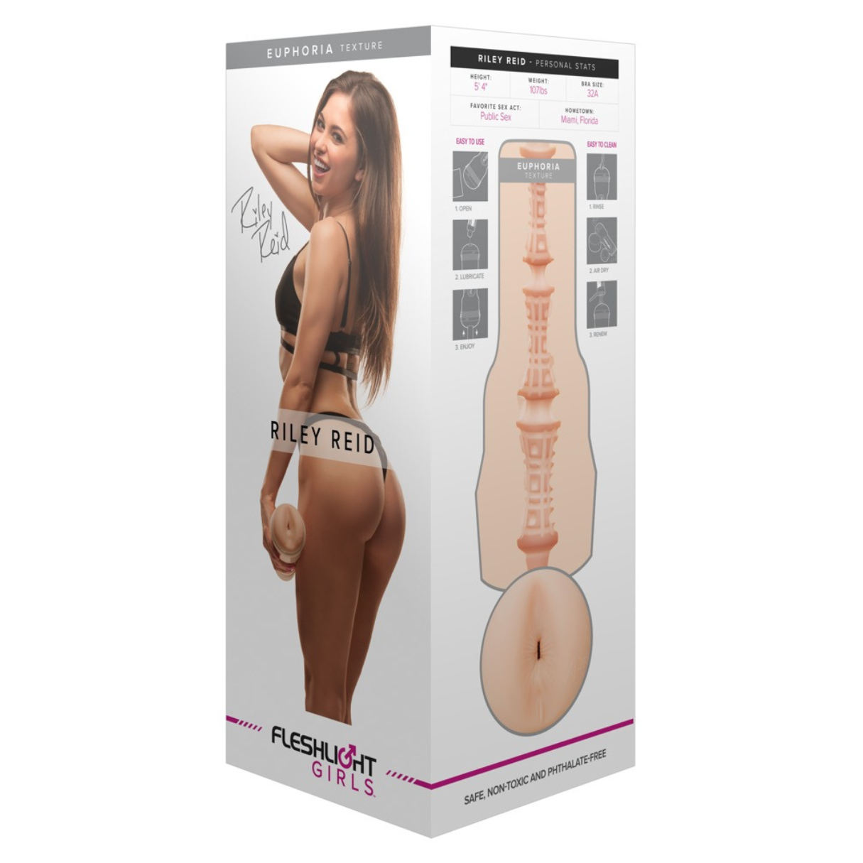 Eine Frau posiert mit einer Fleshlight-Box. Die Box zeigt Anweisungen und eine Abbildung des Produkts. Der Markenname ist sichtbar.