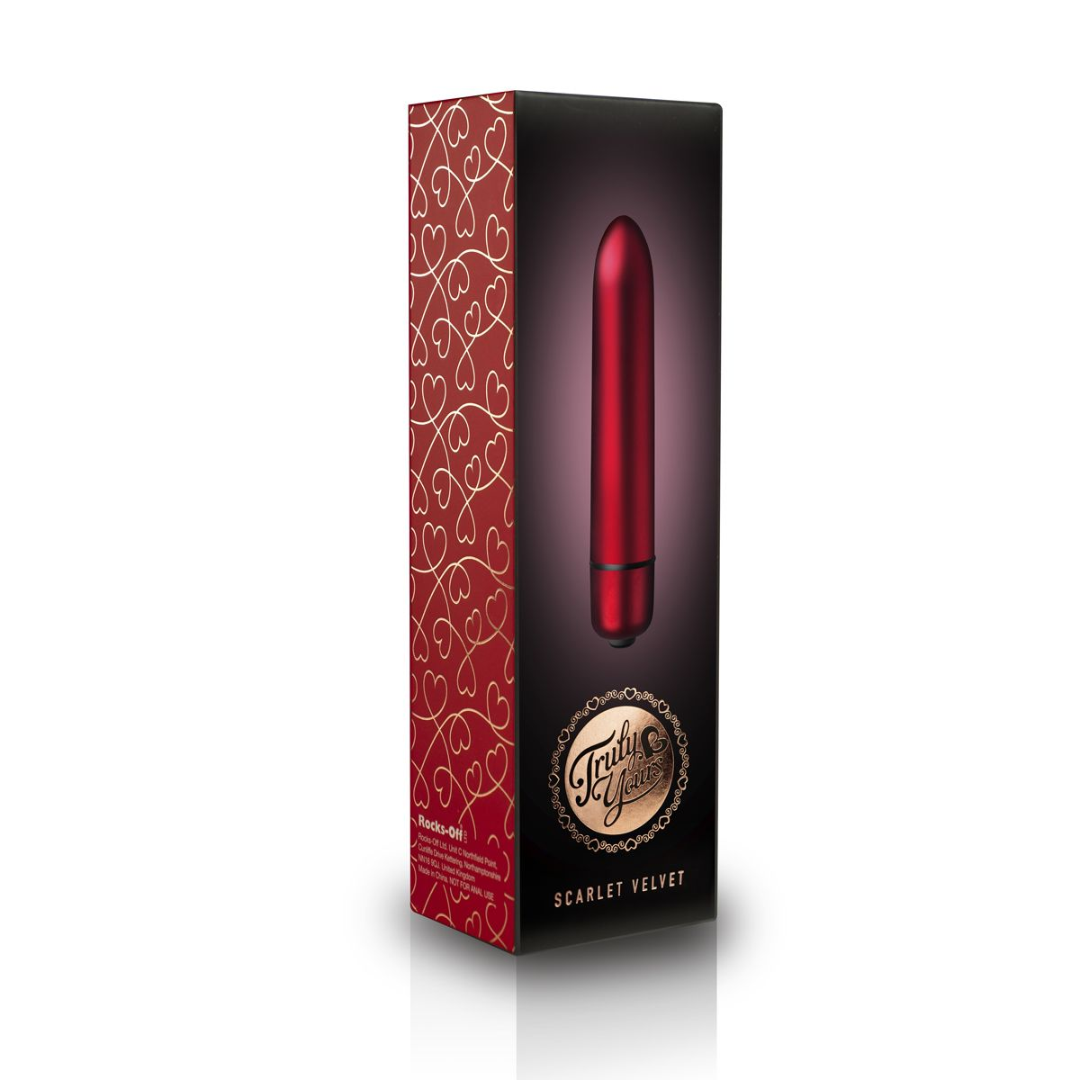 Ein rotes Sexspielzeug in einer Schachtel. Die Schachtel ist rot mit goldenen Herzen an der Seite. Auf der Schachtel steht 'Scarlet Velvet'.