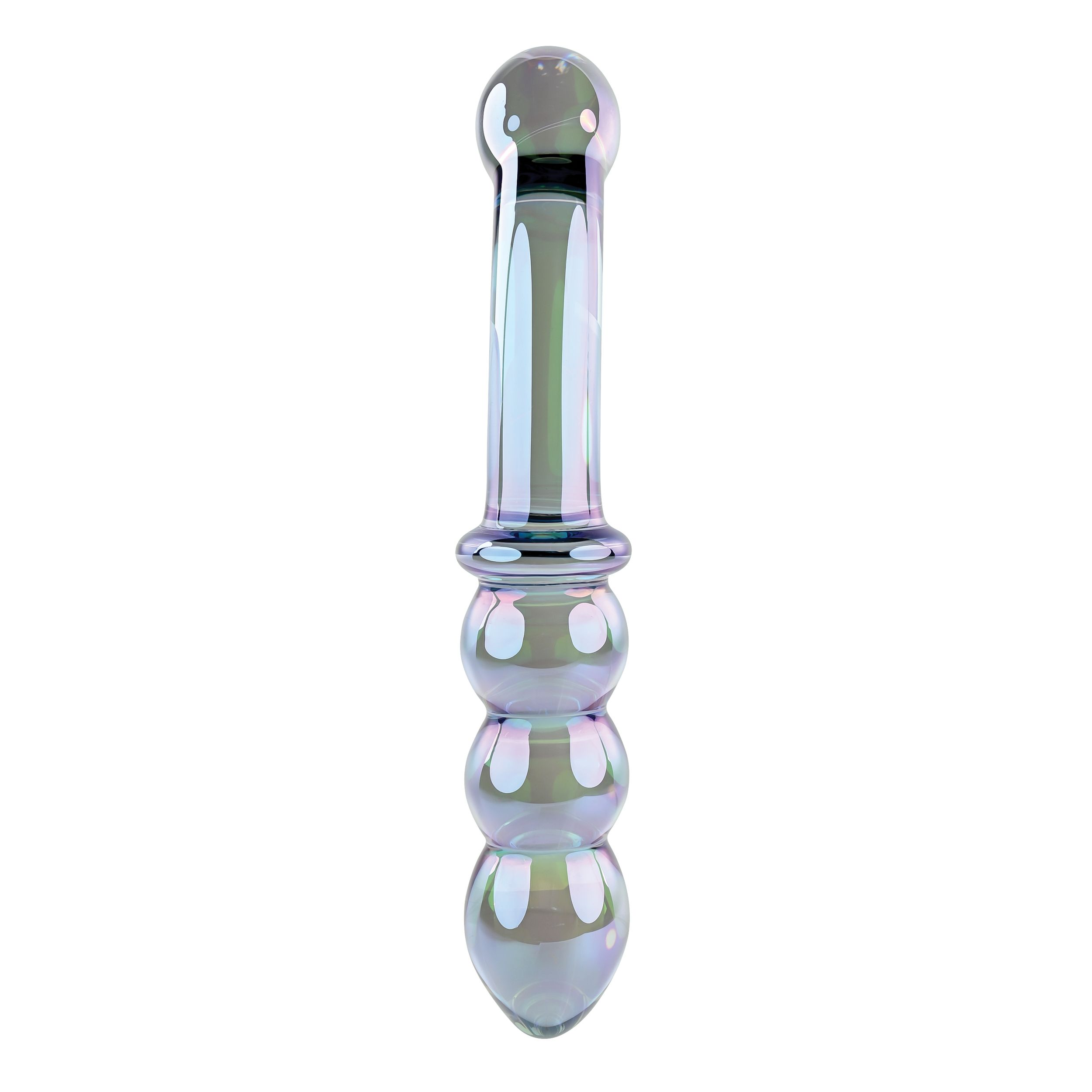 Ein durchsichtiges, irisierendes Sexspielzeug aus Glas befindet sich mittig auf weißem Hintergrund. Es hat einen bauchigen Kopf, einen langen Schaft und eine abgerundete Basis.