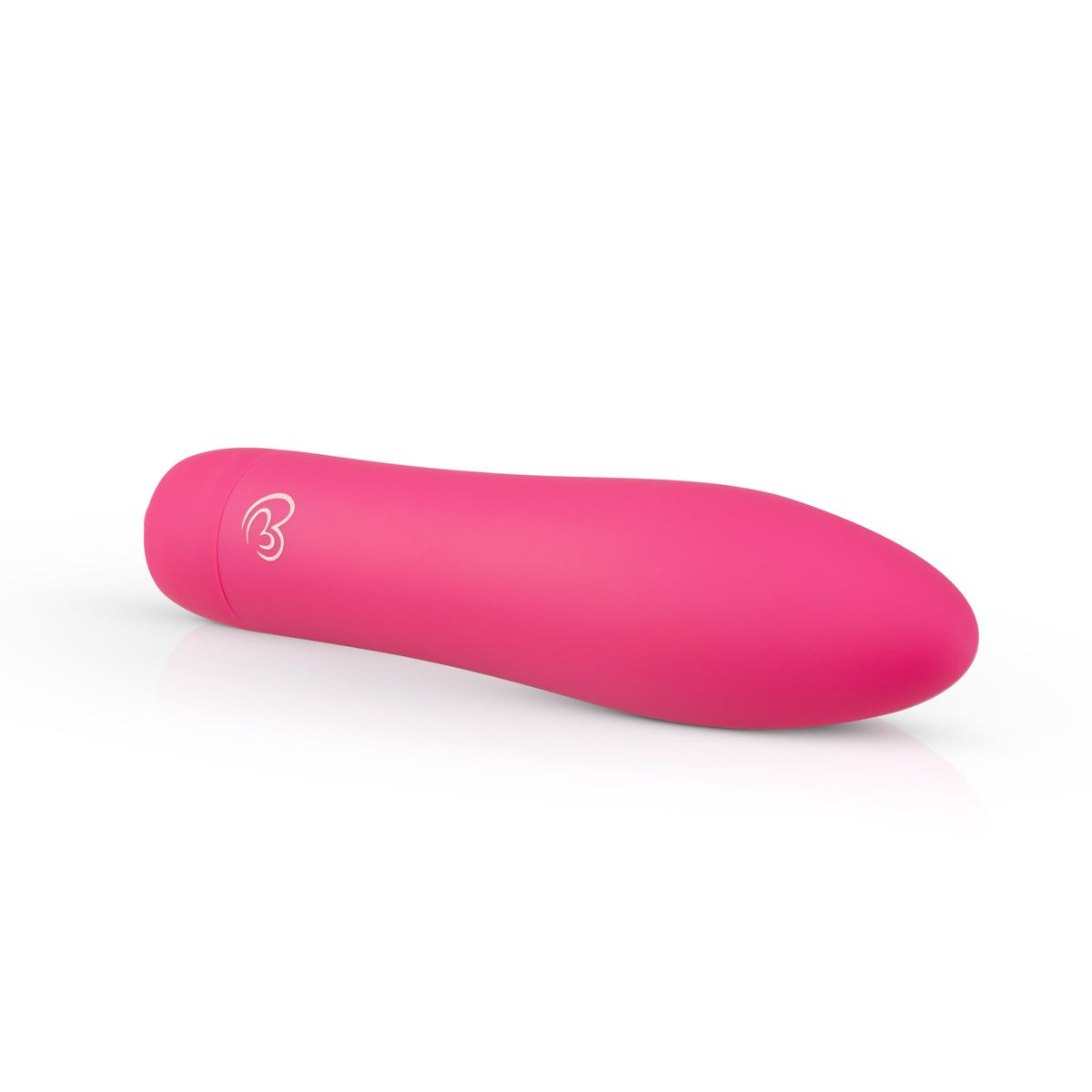 Ein pinkfarbener Vibrator mit geschwungener Form und einem Logo am abgerundeten Ende, vor weißem Hintergrund.
