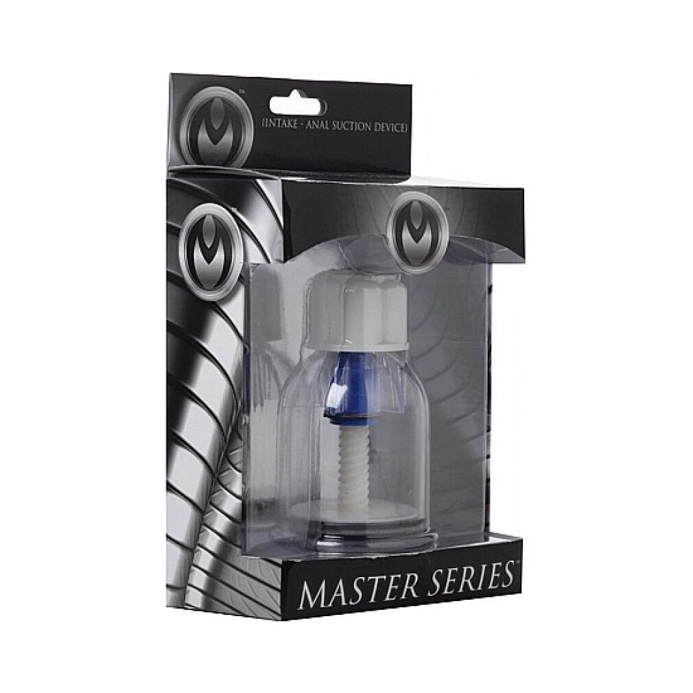 Ein klares Sexspielzeug aus Kunststoff in einer Schachtel. Es hat einen weißen Deckel und eine blaue Komponente. Auf der Box steht 'MASTER SERIES'.
