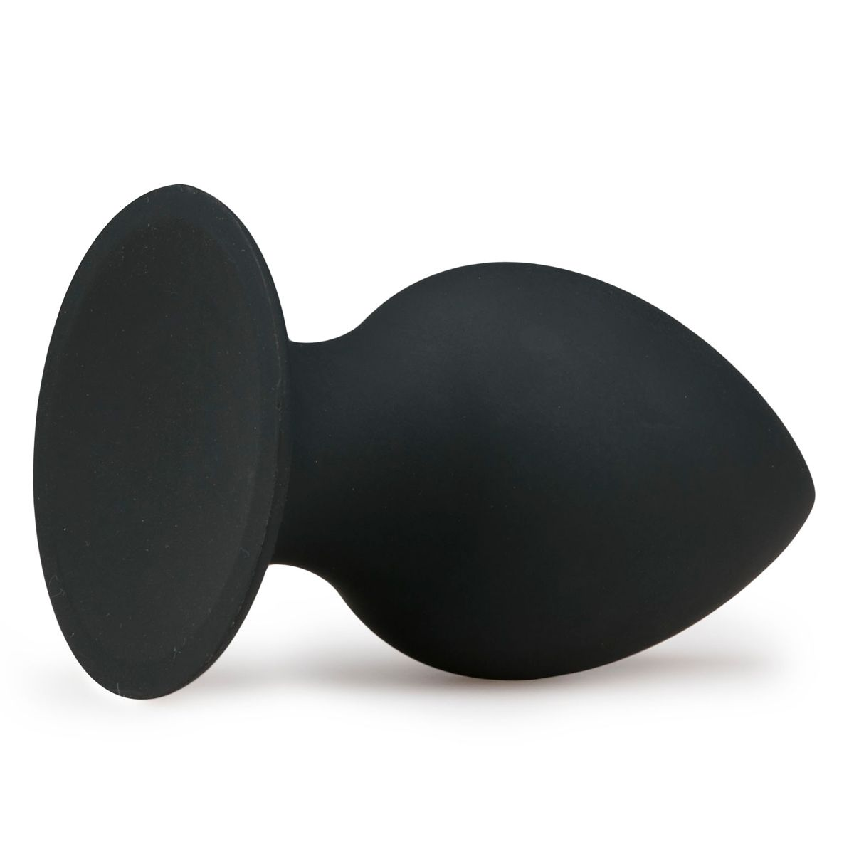 Ein schwarzer Anus-Plug mit rundem Sockel und tropfenförmigem Körper, vor weißem Hintergrund.