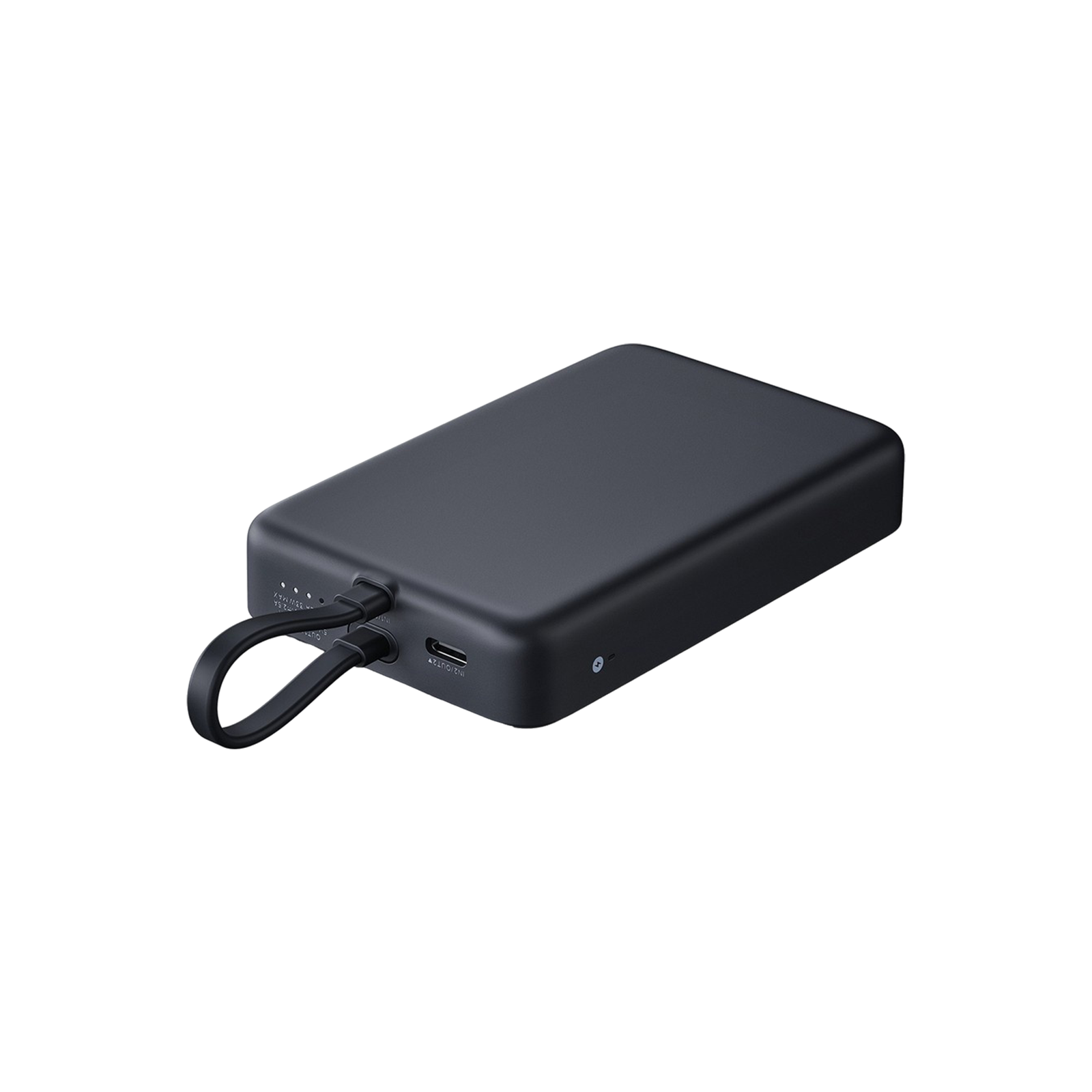 Une batterie externe gris foncé avec une sangle. Un câble est branché. Le fond est blanc.
