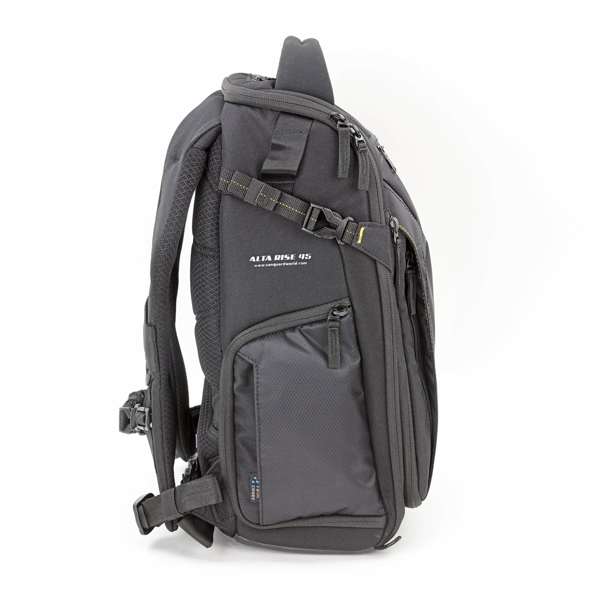 Ein schwarzer Rucksack mit mehreren Fächern, Reißverschlüssen und Gurten. Der Markenname "ALTA RISE 45" ist sichtbar.