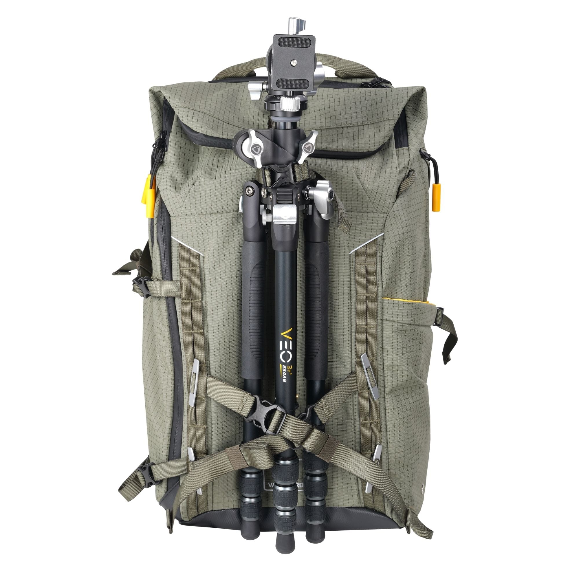 Grüner Rucksack mit Stativ. Das Stativ ist schwarz und silber, und der Rucksack hat mehrere Gurte.