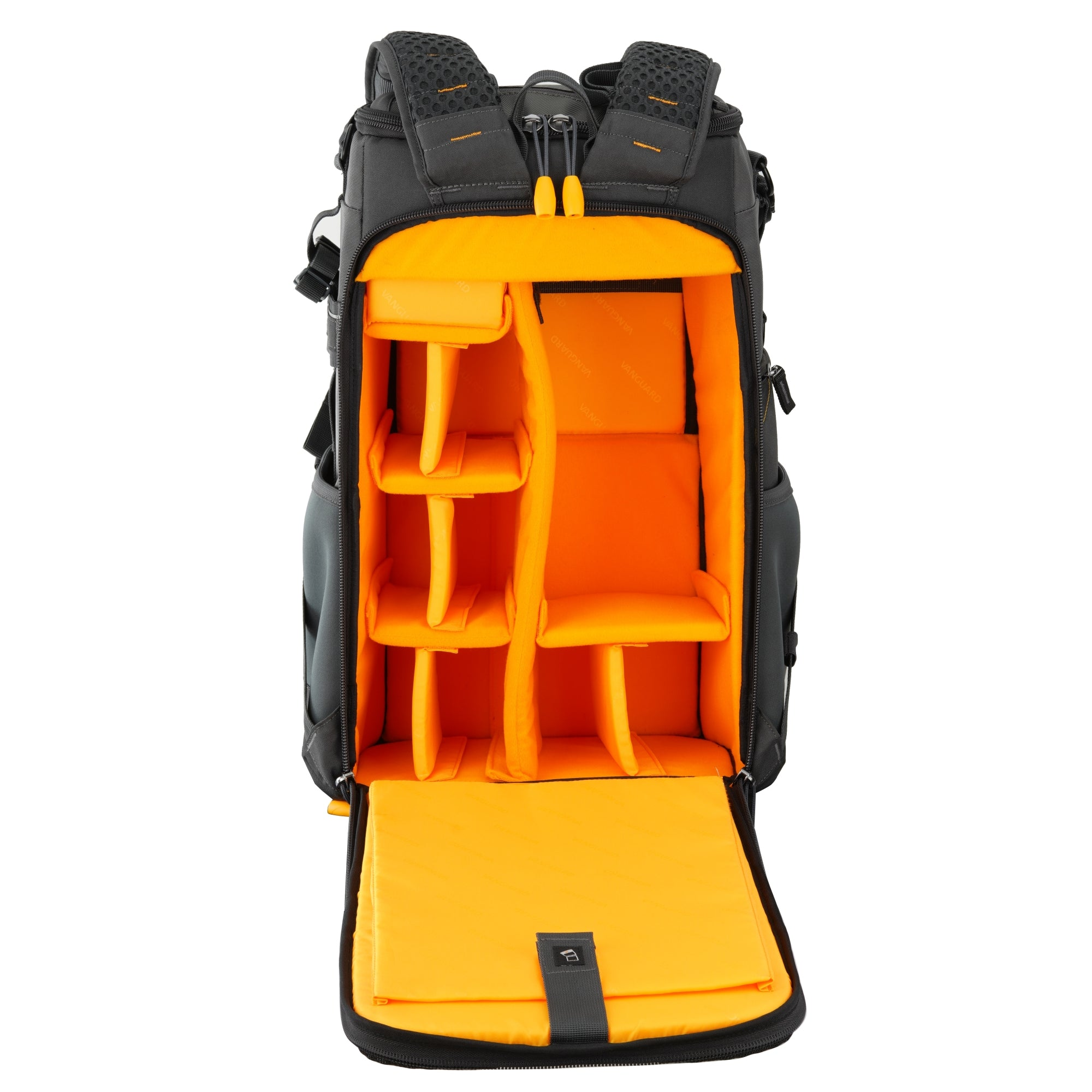 Mochila para cámara negra y naranja abierta. Tiene múltiples compartimentos y divisores. El interior es de color naranja brillante.