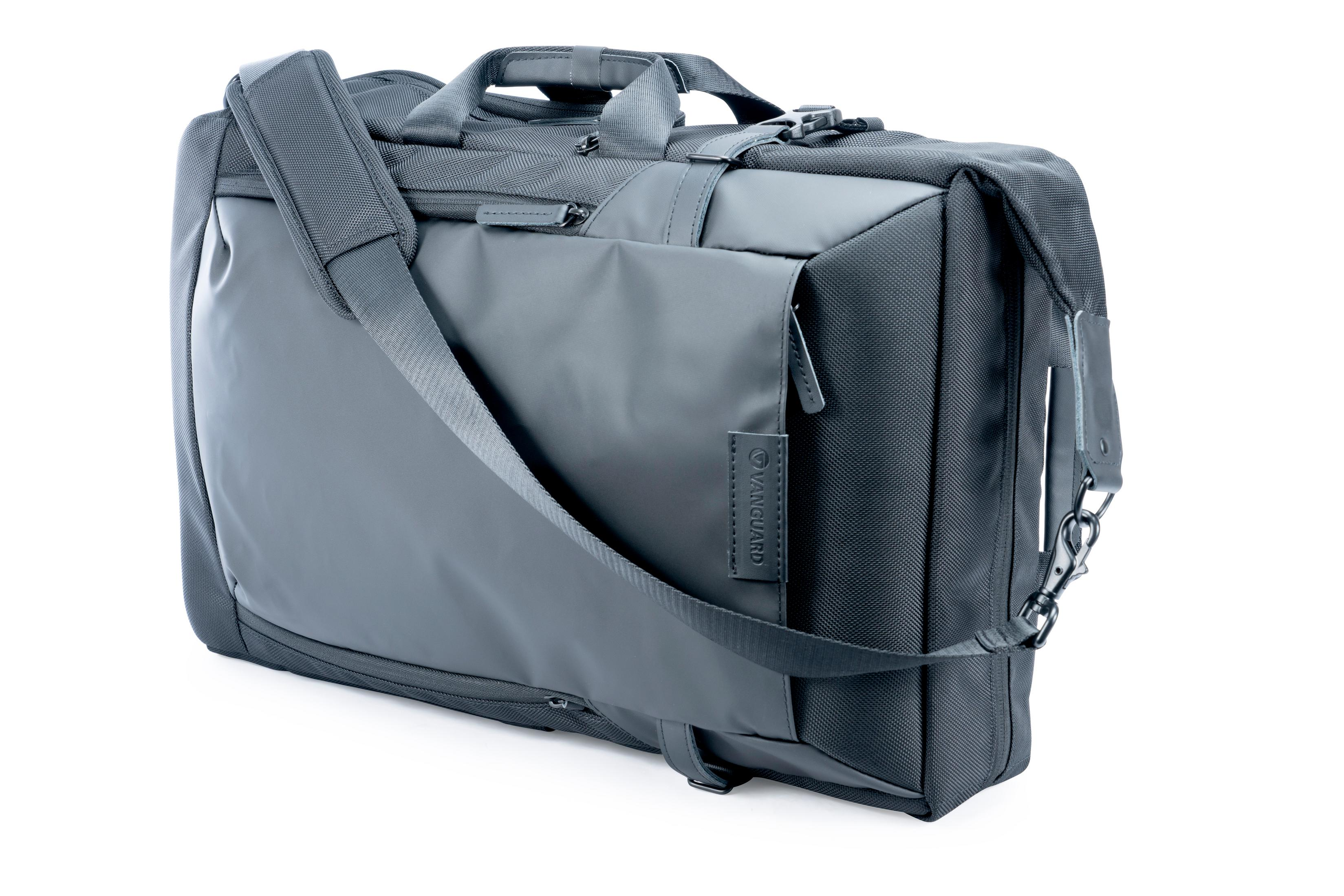Graue Vanguard-Aktentasche mit Schultergurt, Griff und Vordertasche vor weißem Hintergrund.