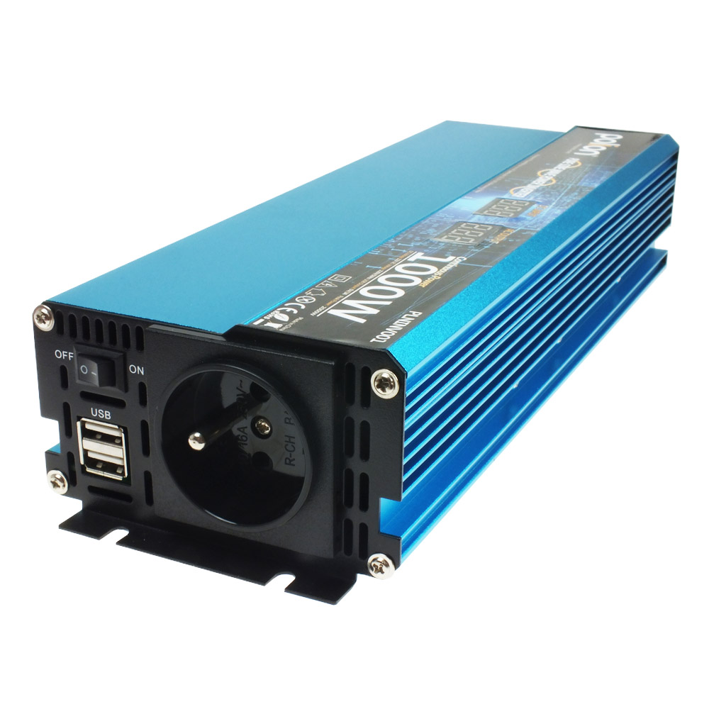 Niebieski inwerter z czarnym panelem przednim. Posiada włącznik/wyłącznik, porty USB i gniazdo zasilania.