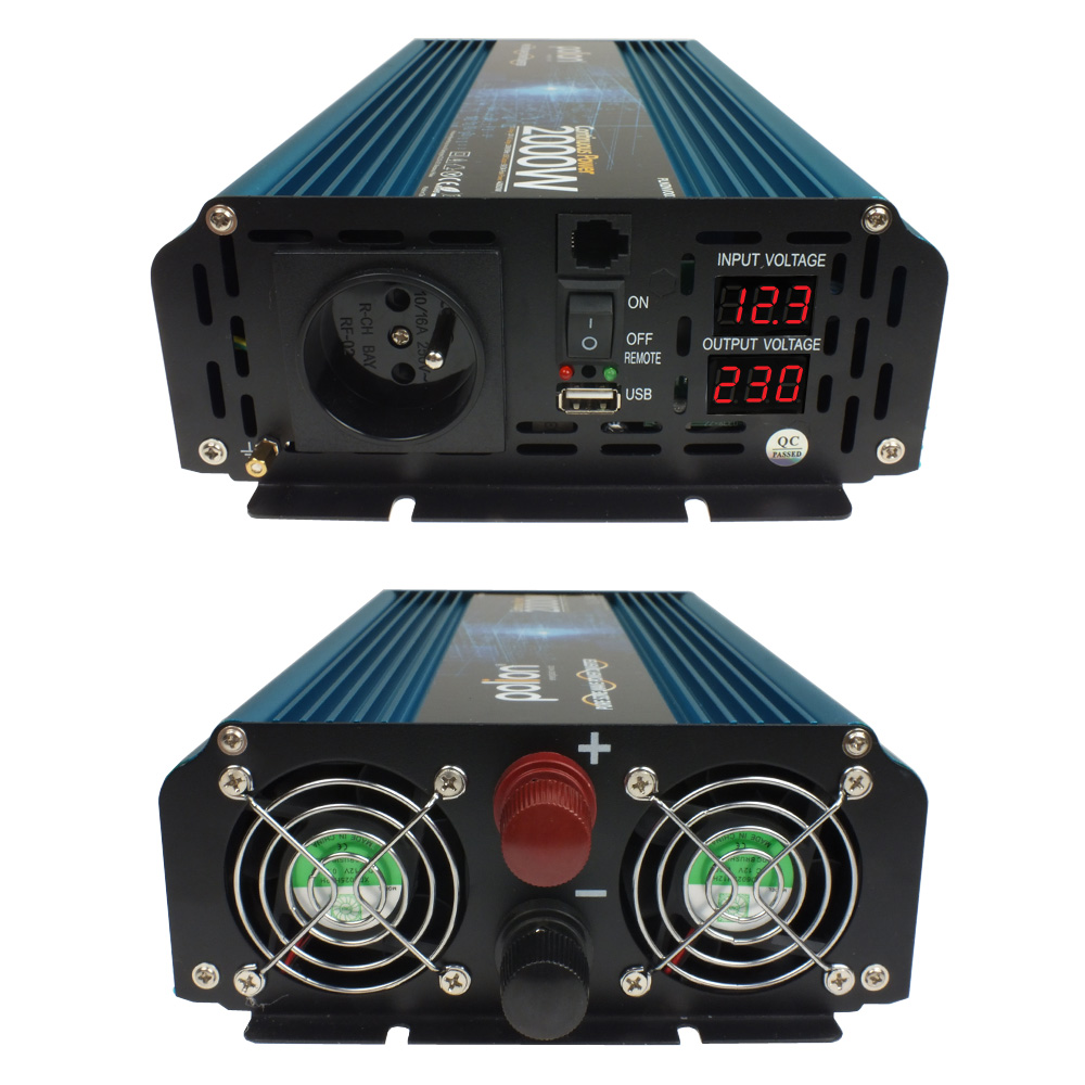 Niebieski inwerter z cyfrowymi wyświetlaczami napięcia. Posiada wentylatory, gniazdo zasilania oraz odczyty napięcia wejściowego/wyjściowego.