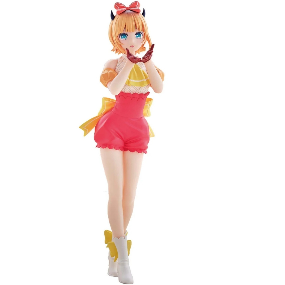 Anime-Figur eines Mädchens in einem roten Strampler, die Hände hochhält. Sie hat orangefarbenes Haar, blaue Augen und weiße Stiefel. Es gibt gelbe Schleifen.